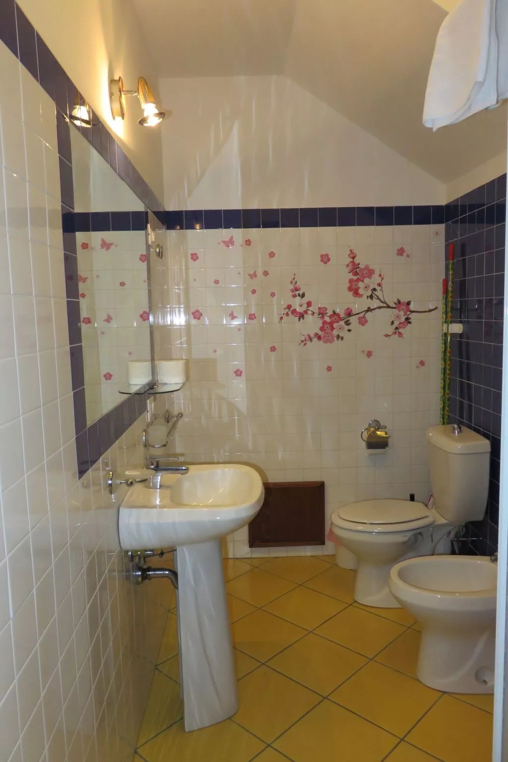 Einzimmerwohnung mit Terrasse-Image-tags.info