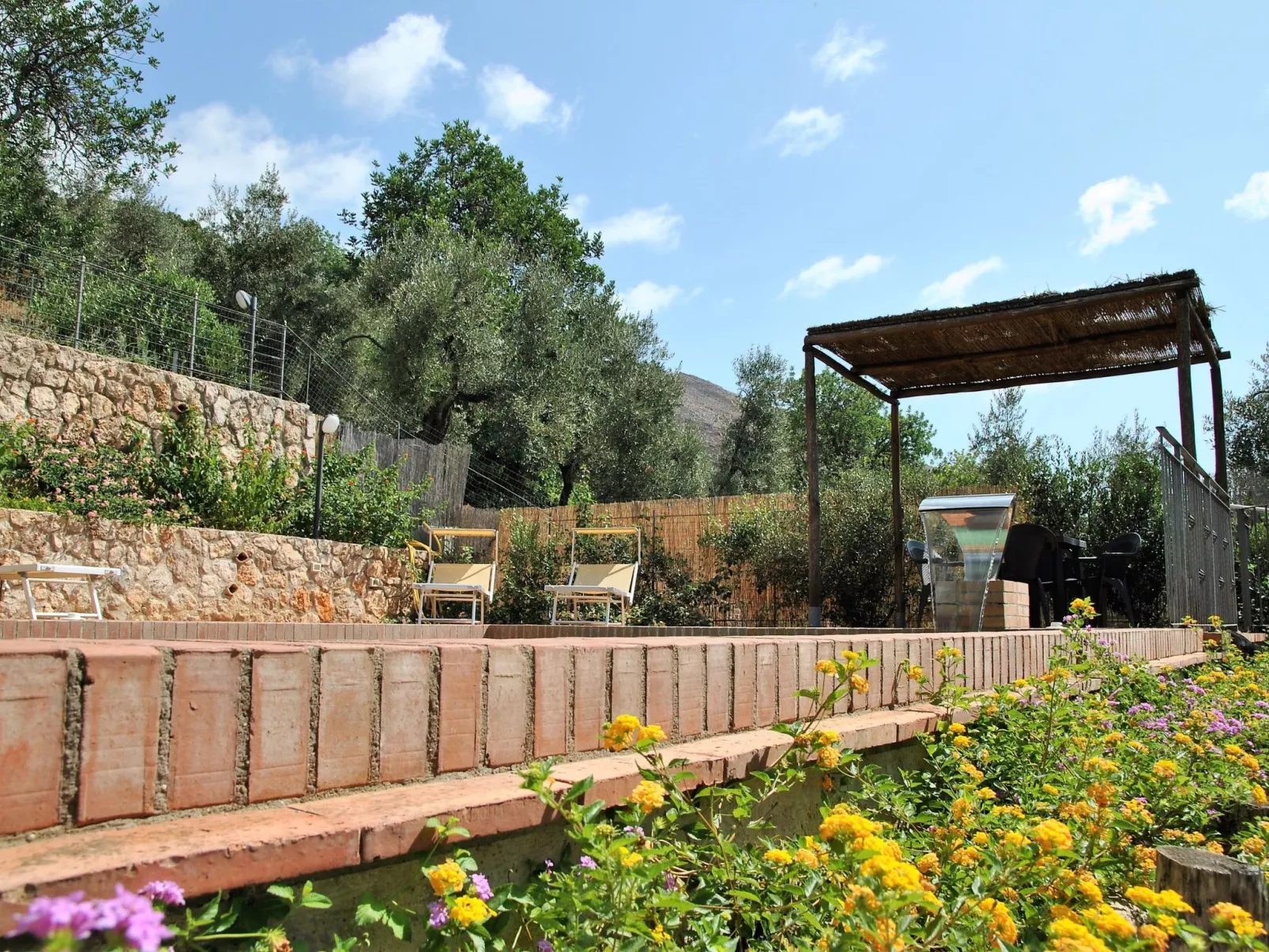 Doppelhaushälfte mit Gemeinschaftspool-Buiten