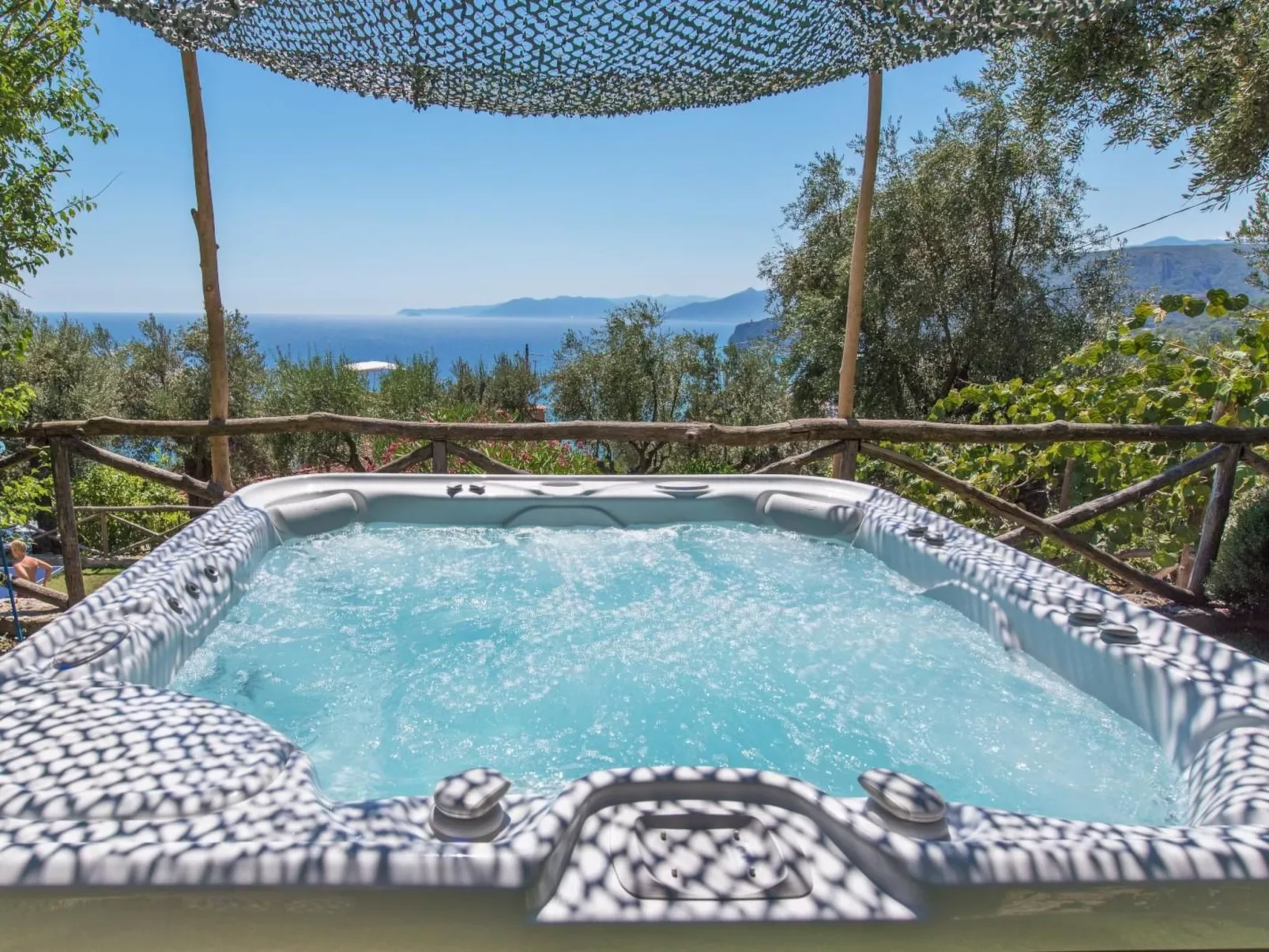 Wohnung mit Terrasse, Gemeinschaftspool und Aussicht-Buiten