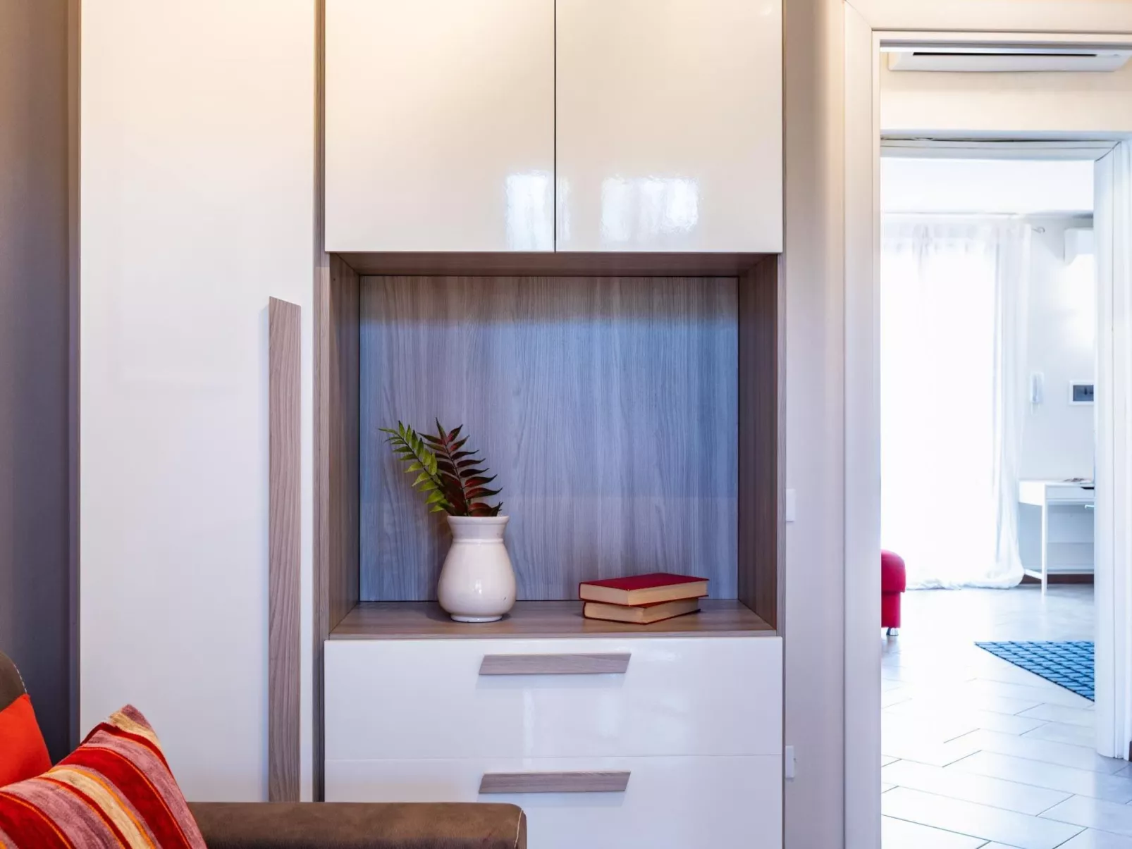 Wohnung mit separatem Eingang und kleinem privaten Innenhof.-Binnen