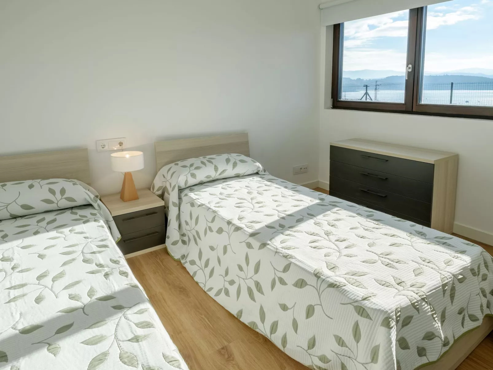 In Outes mit Sonniger Terrasse und Meerblick-Image-tags.info