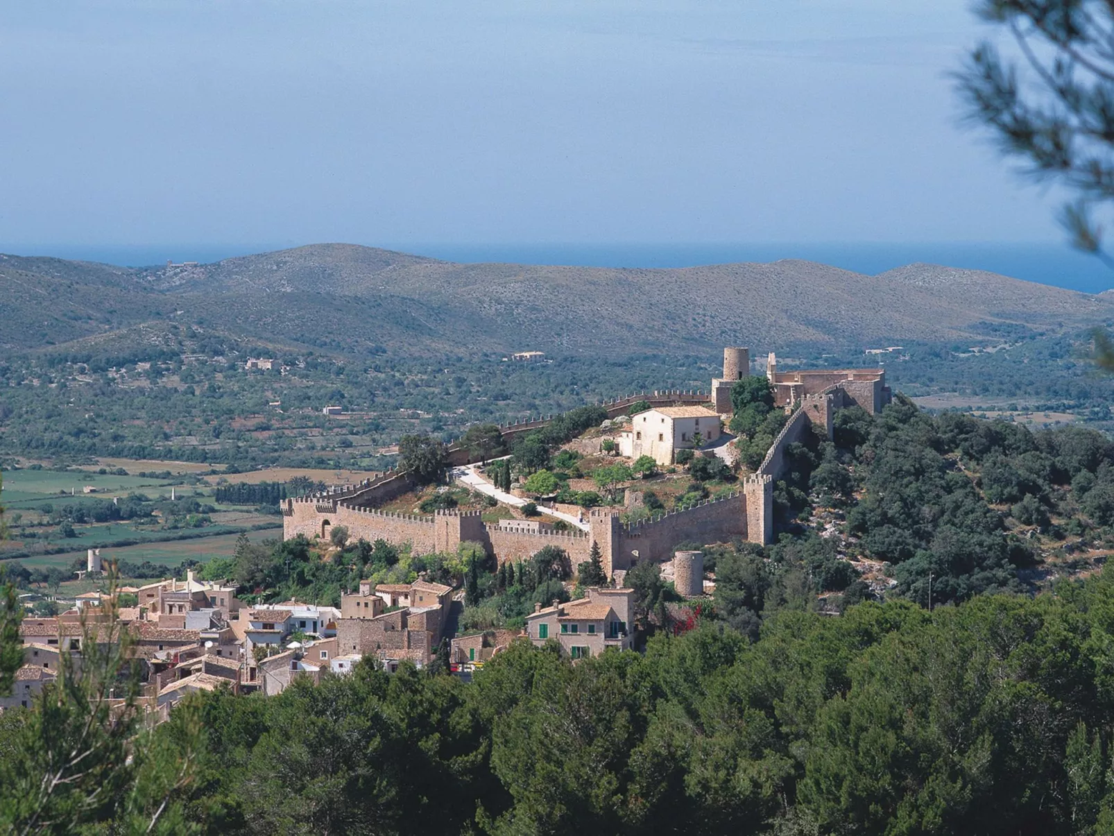 Landhaus mit Garten, Sonnenterrasse sowie überdachter Terrasse und Pool in Stra-Image-tags.info