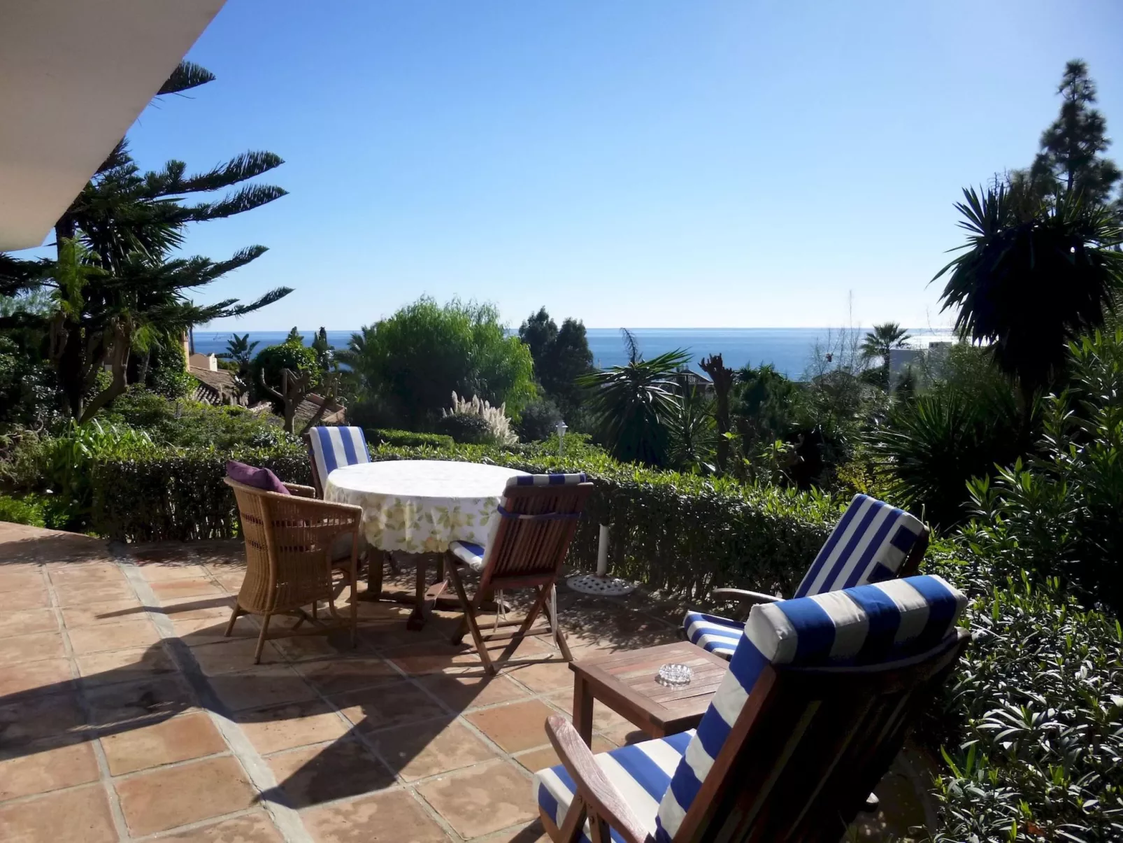 Gemütliches 1-Zimmer-Apartment mit eigener Terrasse-Buiten