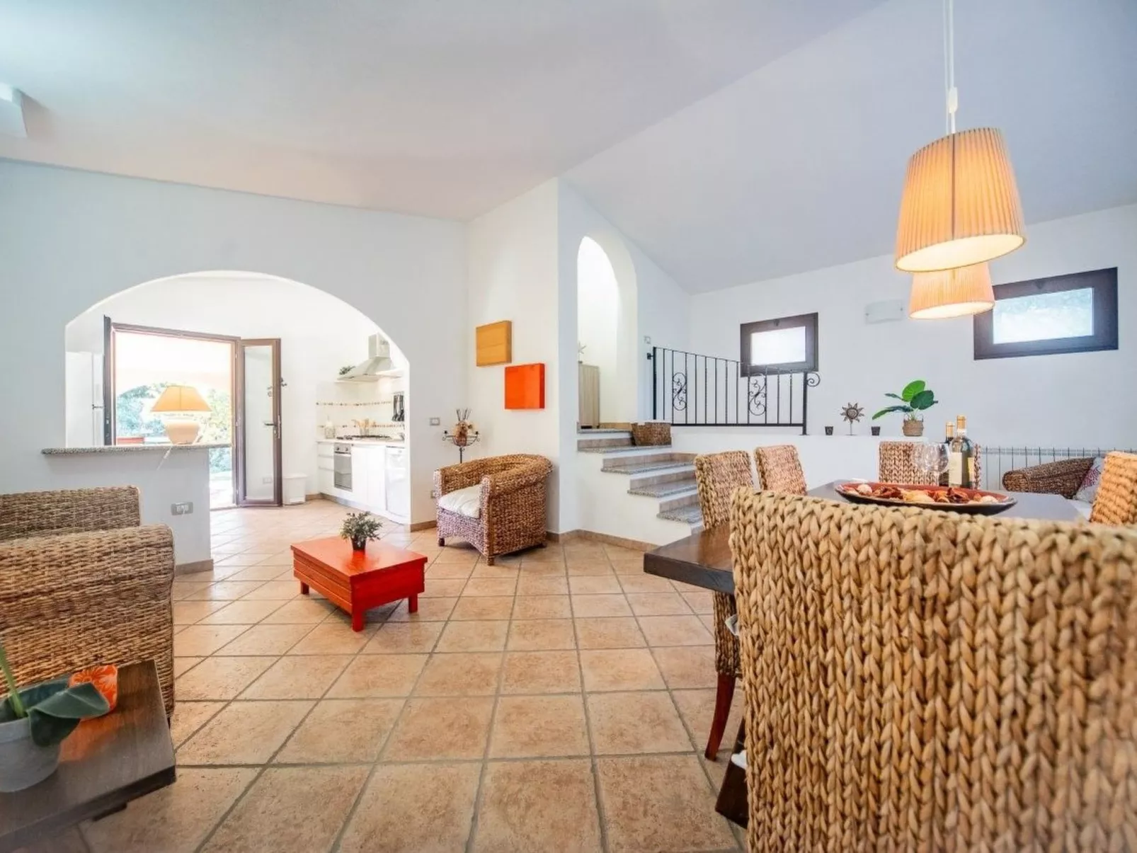 Schöne moderne Villa in privater Lage, umgeben von üppiger Natur-Binnen