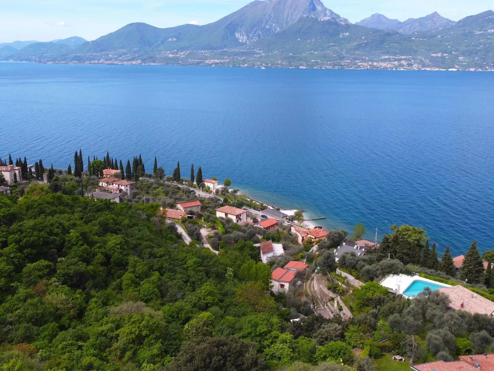 Privater Pool und herrlicher Seeblick-Buiten