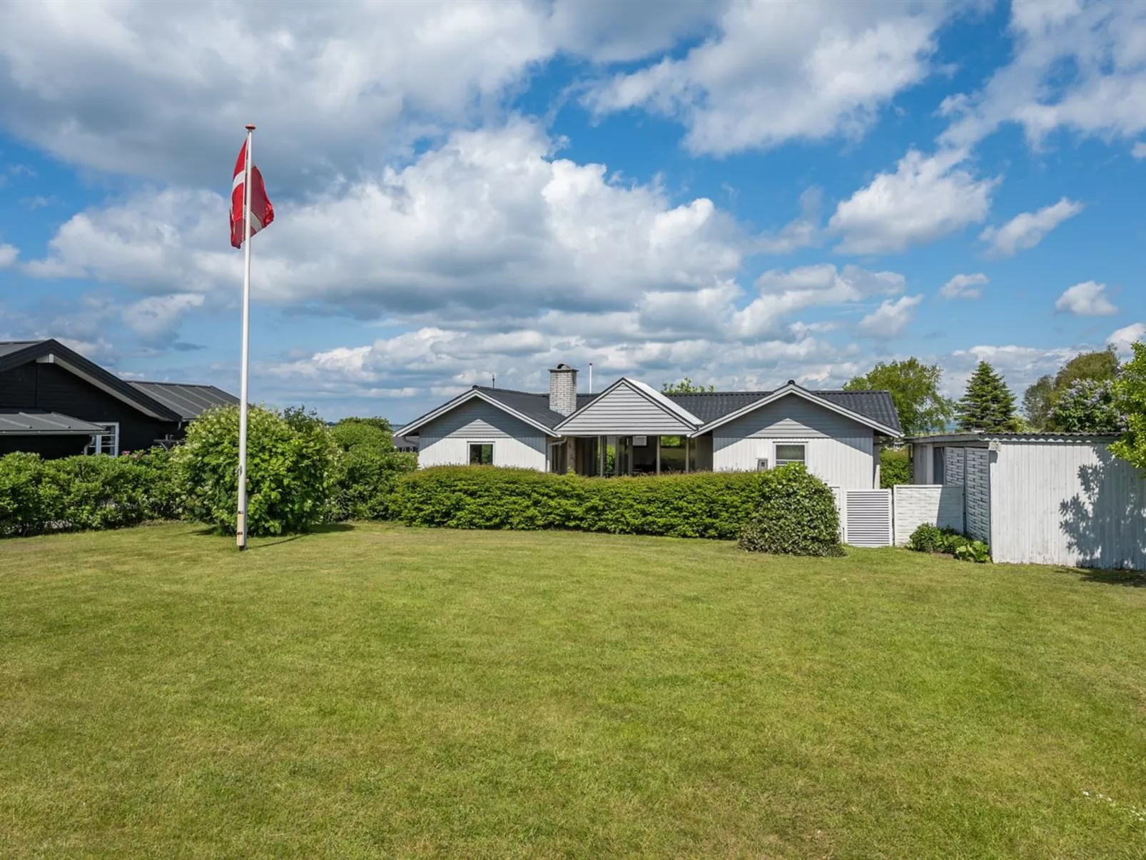 "Rise" - 250m from the sea-Buiten