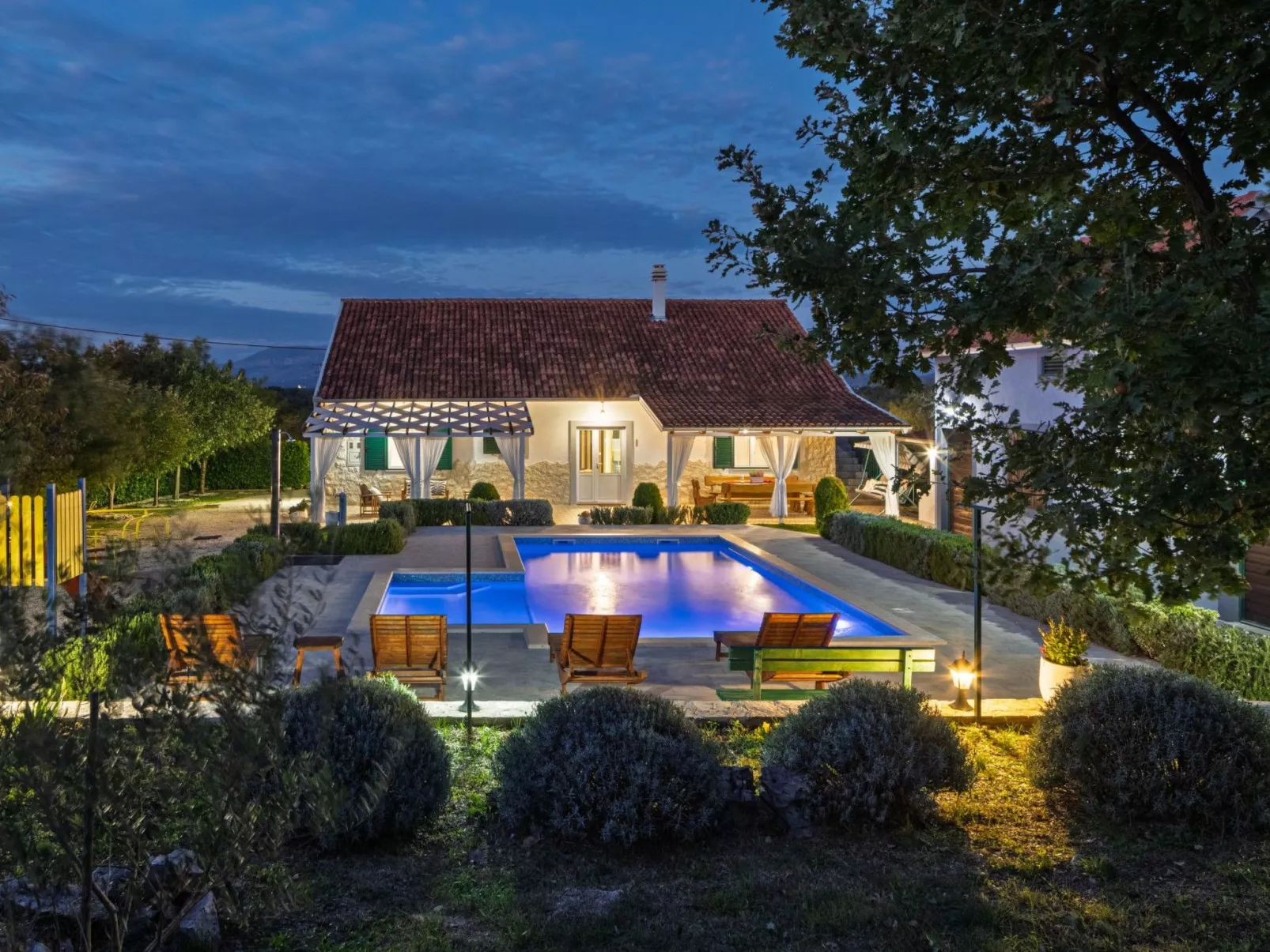 Villa Mirkov San-Buiten