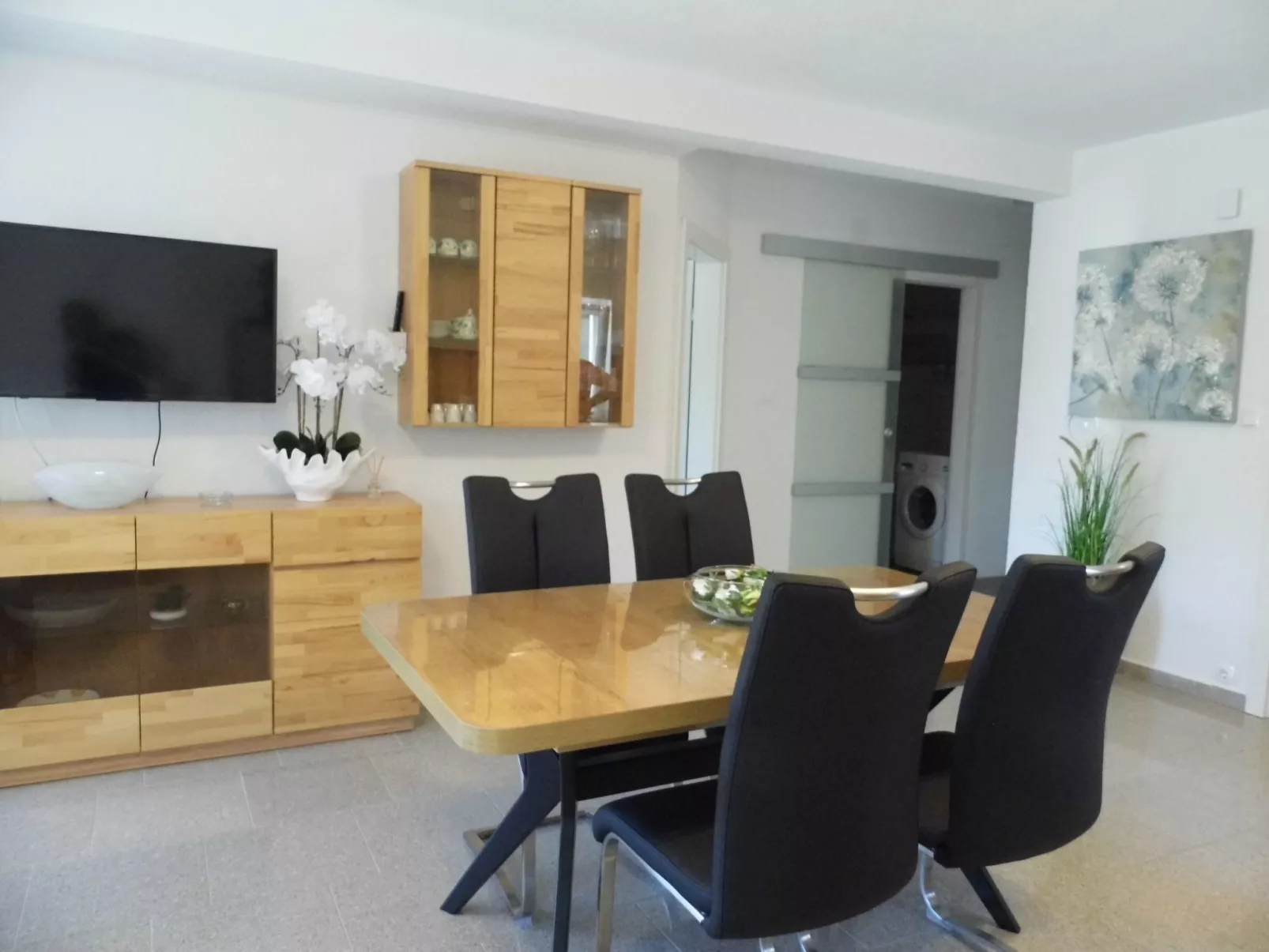 Neue und moderne, voll ausgestattete Wohnung-Binnen