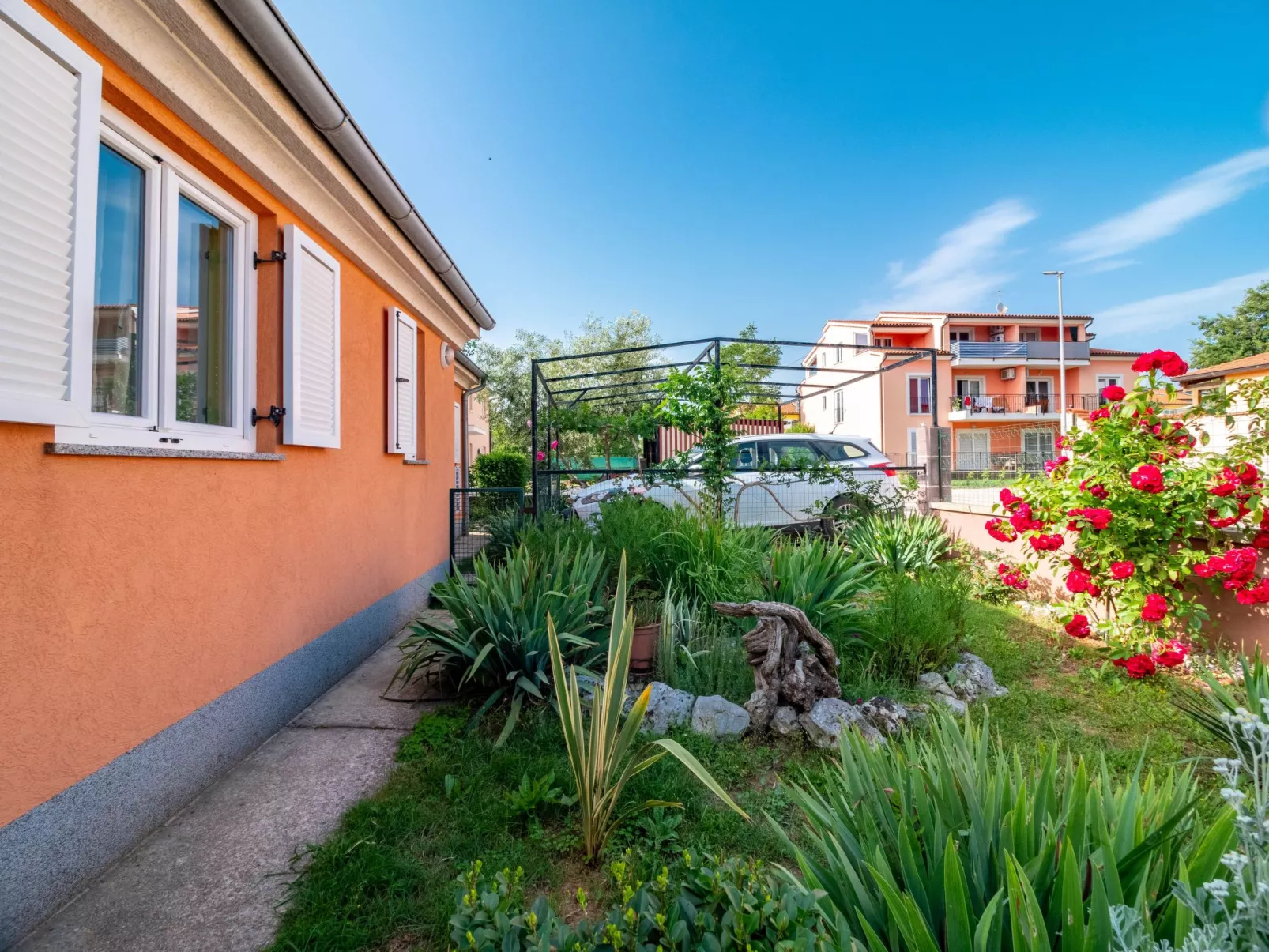 "Arijana1" mit privater Terrasse-Buiten