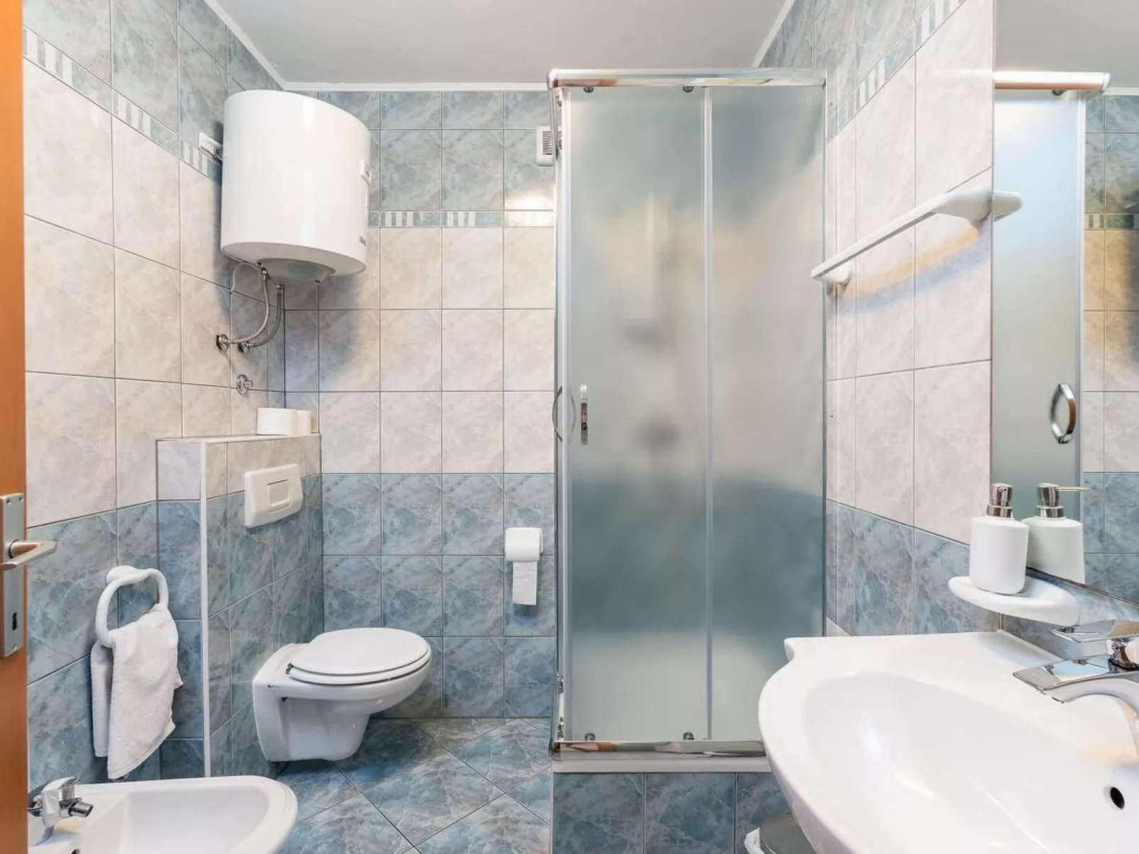 Angenehme Wohnung mit Terrasse und Barbecue-Binnen