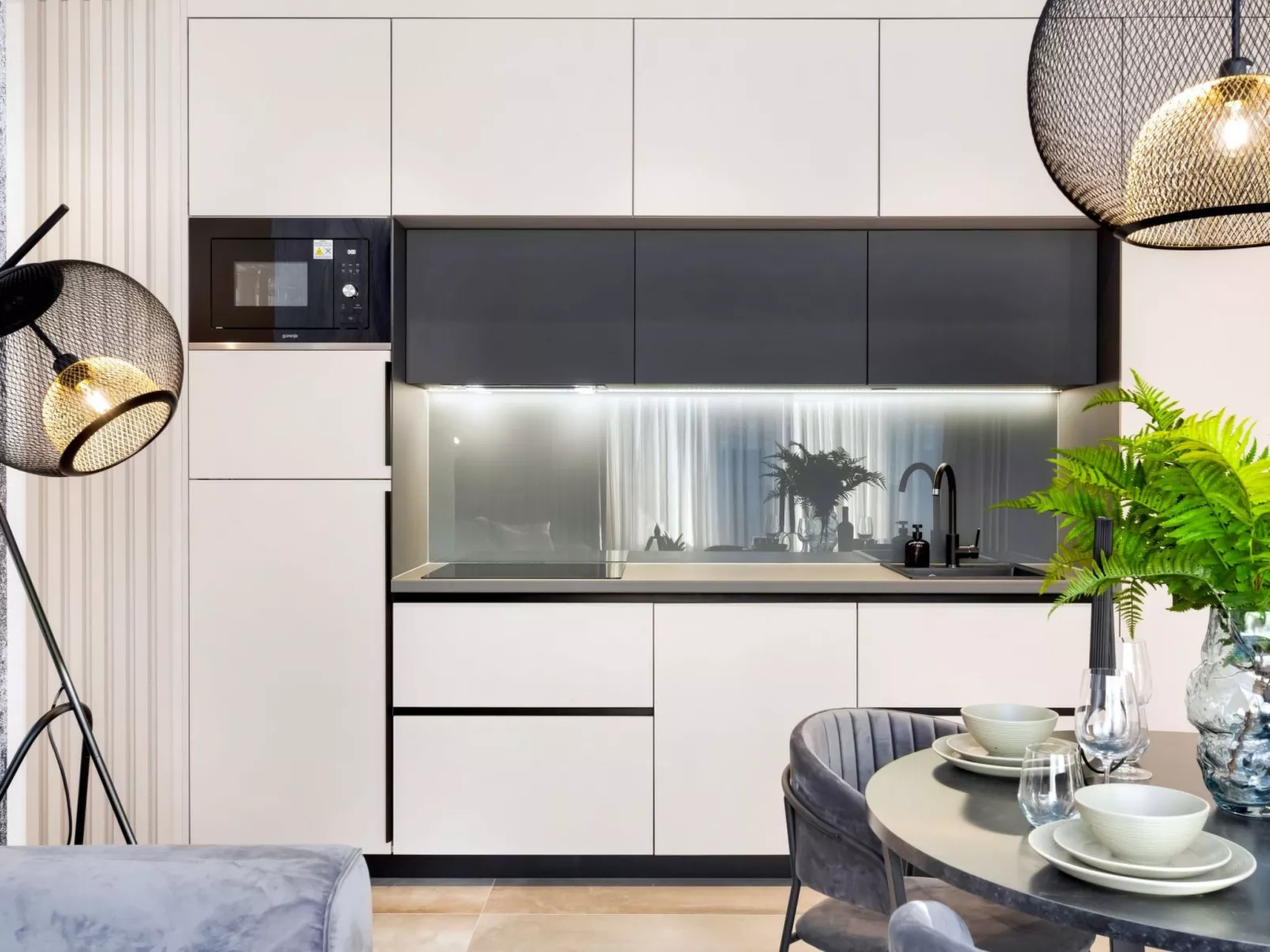 Fly Room - A1-Binnen