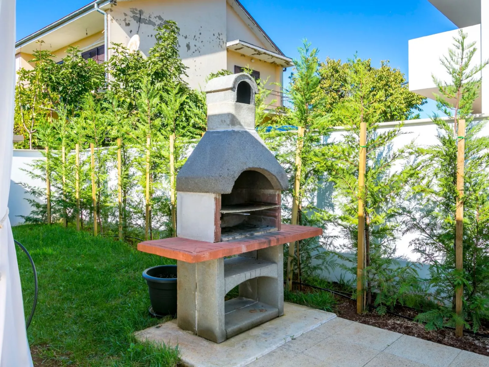 "Suzy" mit privatem Pool-Buiten