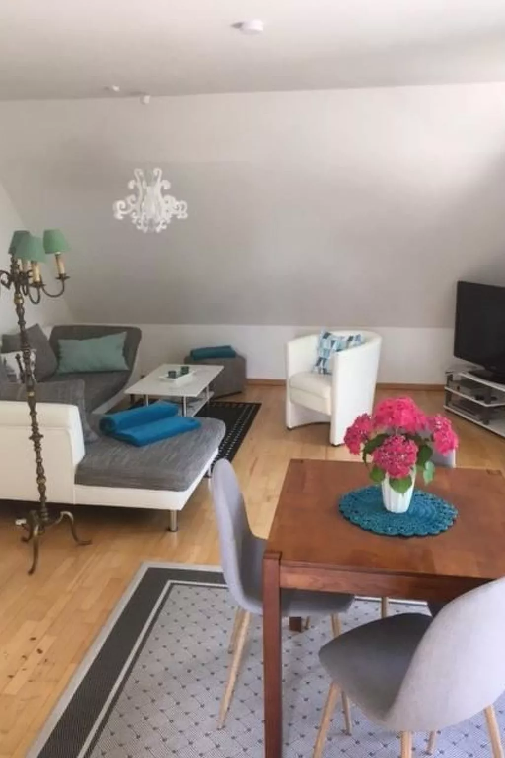 Modernisierte Ferienwohnung mit Balkon-Binnen