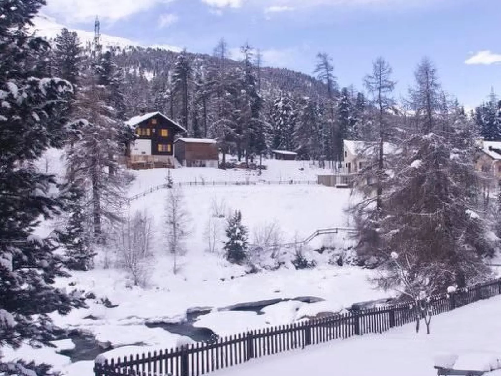 Chesa La Furia Dach Whg 45m2-Buiten