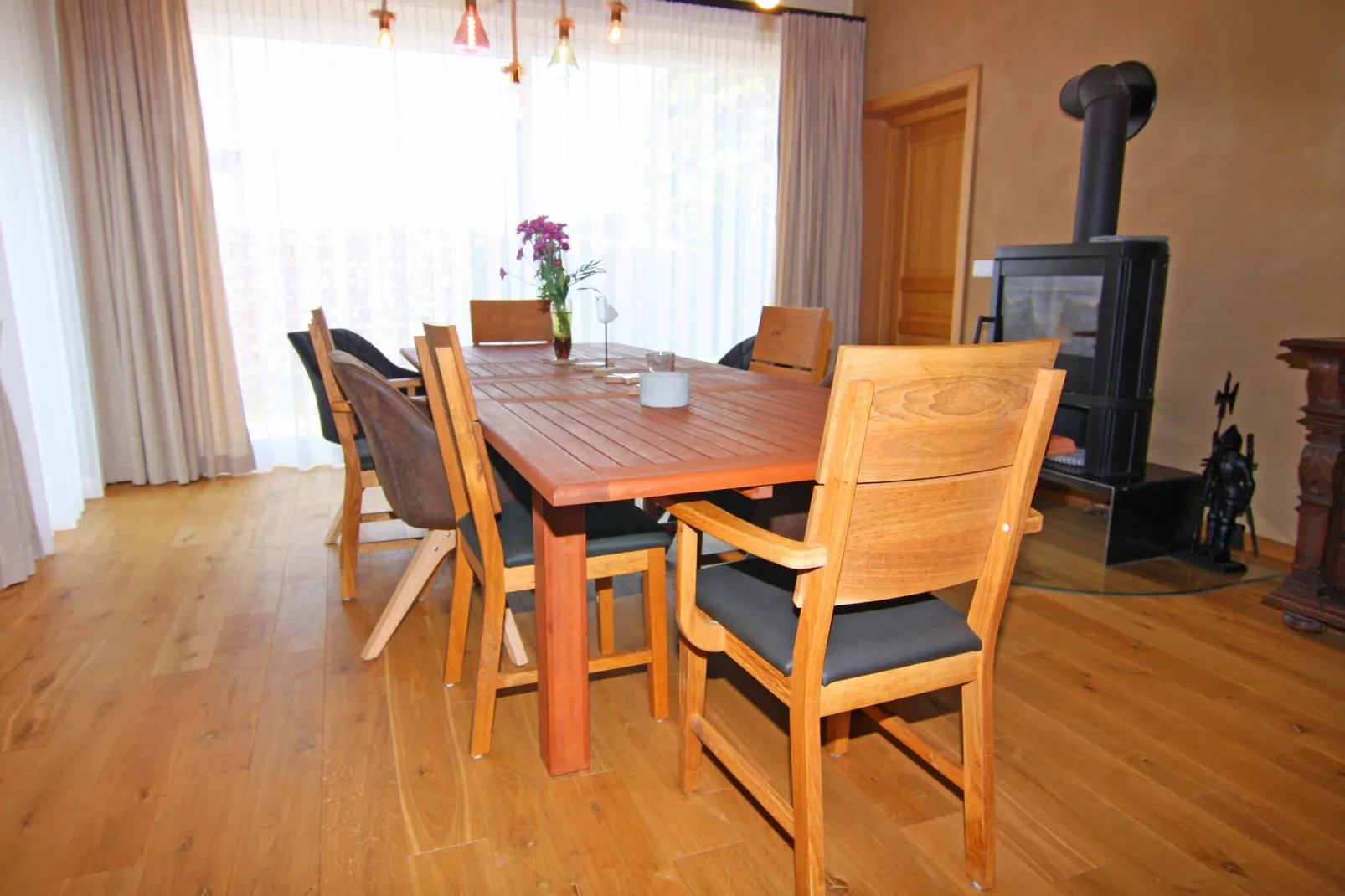 Fewo Strandanker 160 m² 4 P-Eetkamer