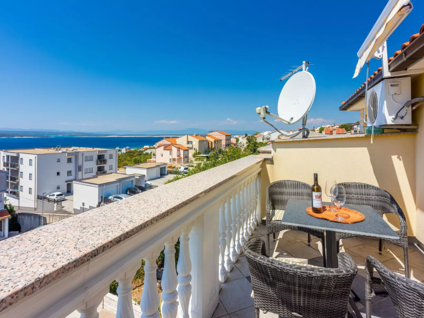 Studio-Apartment mit Meerblick-Buiten