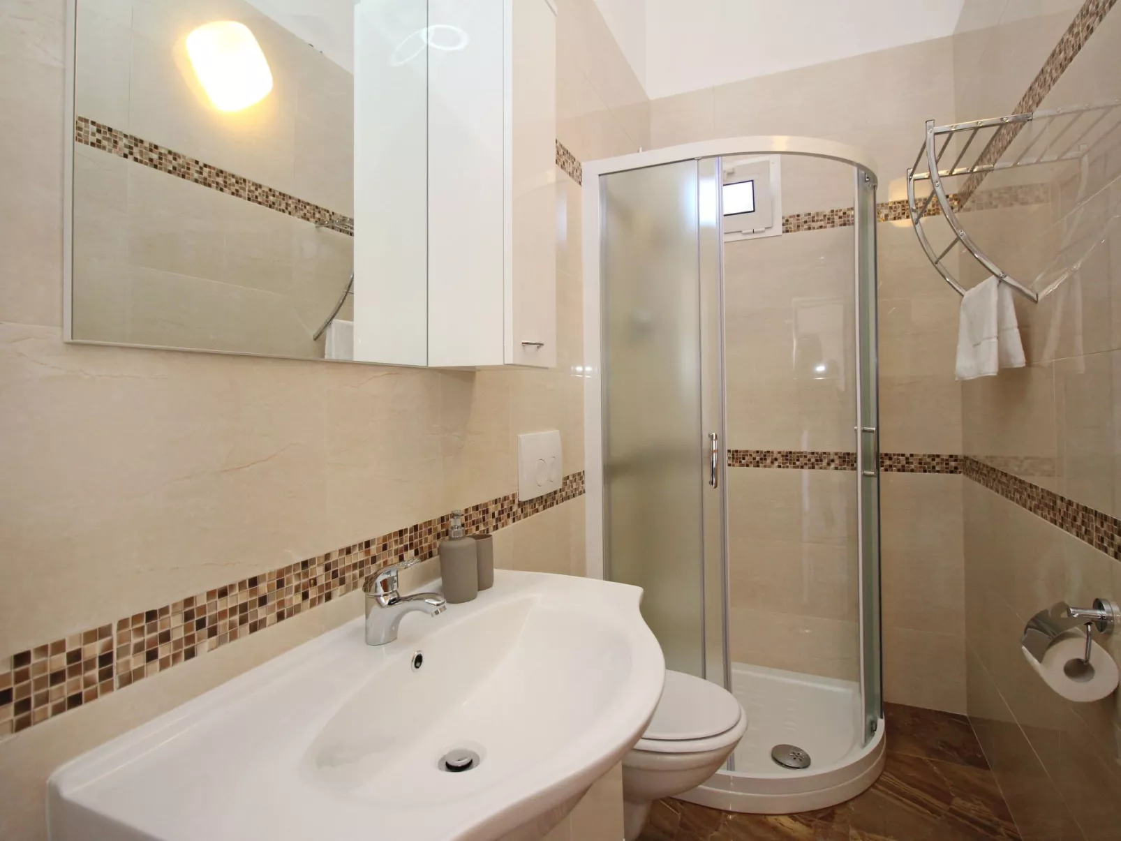 Modern eingerichtete Apartment für 2 Personen, Klimatisiert, freie Parkplatz un - Binnen