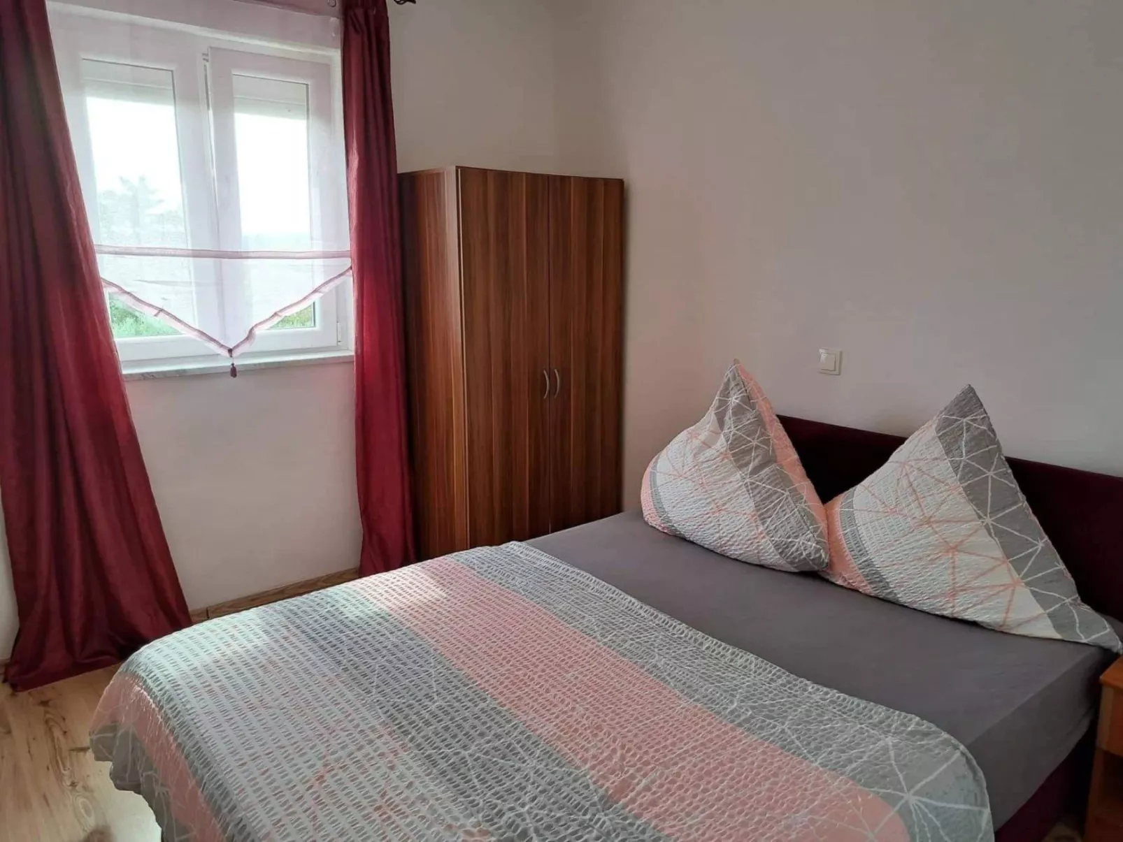 Wunderschöne Ferienwohnung, mit Meerblick und Pool-Binnen