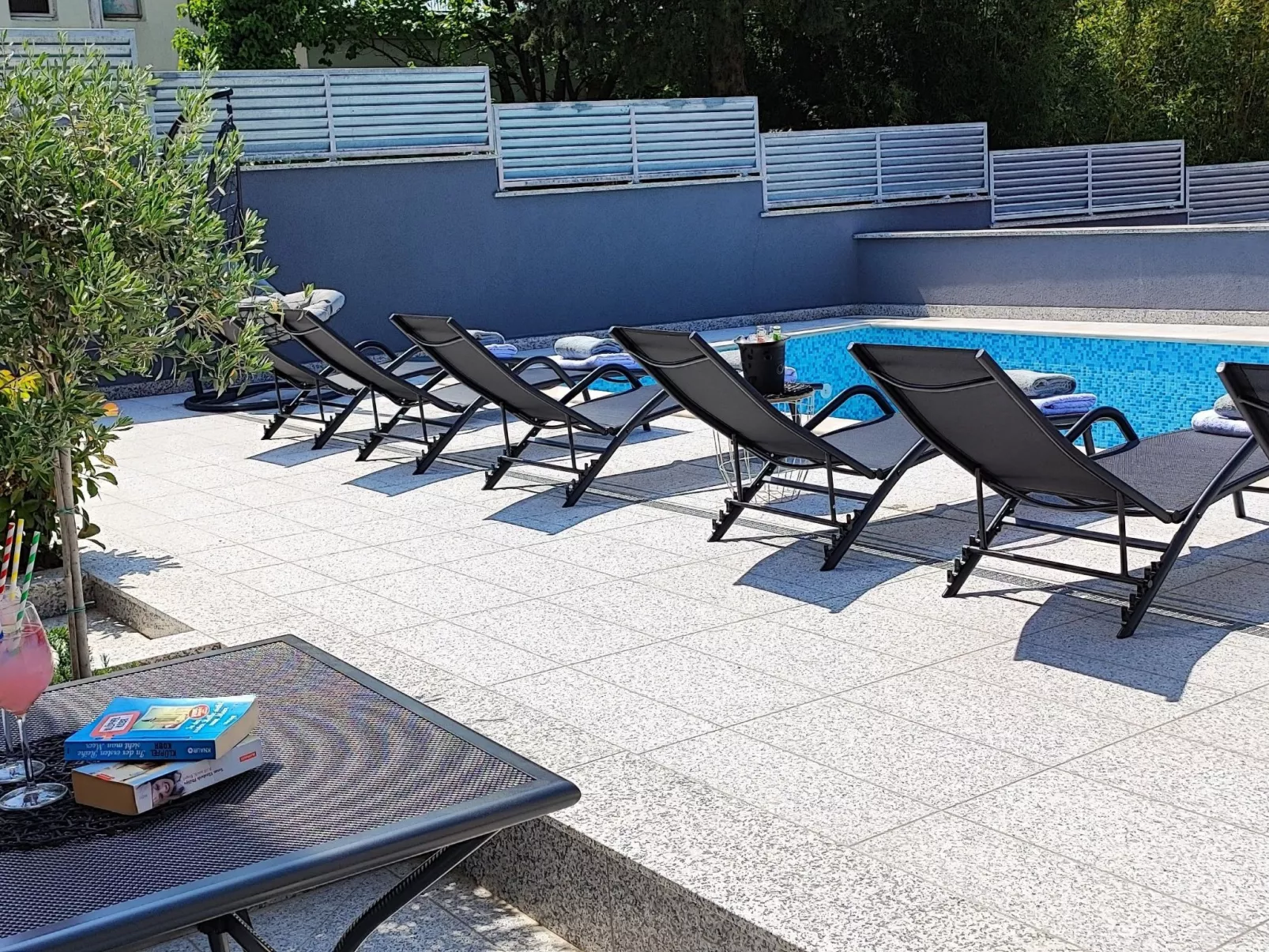 Modernes Apartment in Crikvenica mit Gemeinschaftspool-Buiten