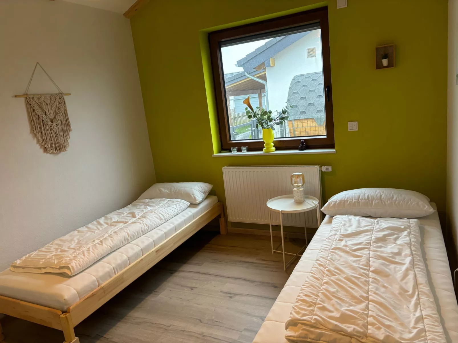 G9 eingezäuntes Haus in Randlage mit Weitblick-Binnen