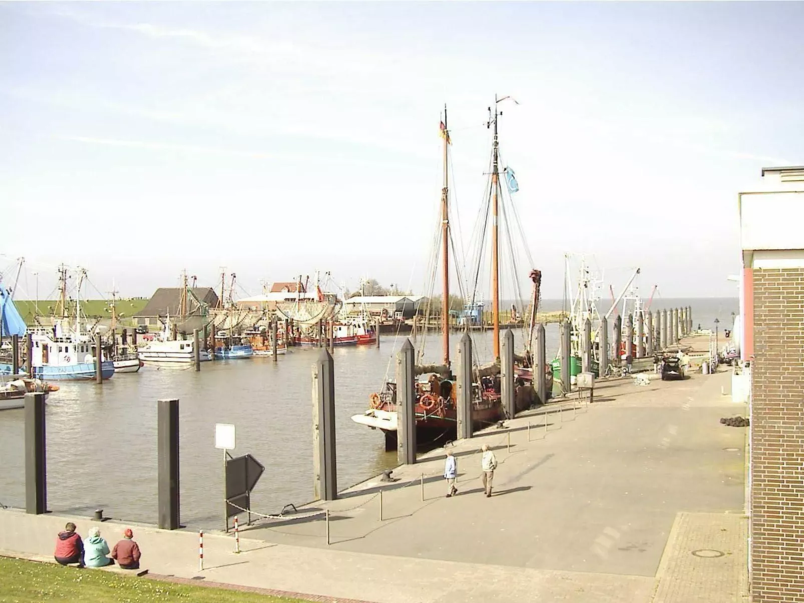 In Burhave mit Terrasse und Grill-Image-tags.info