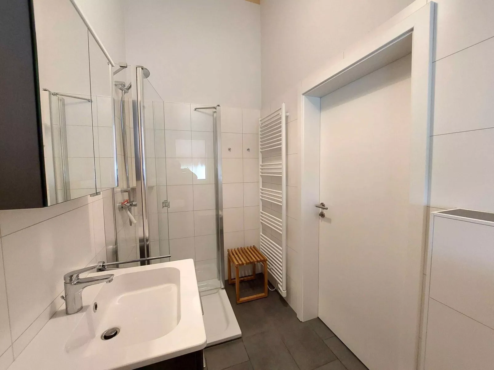 G13 Ferienhaus mit Garten und Fahrradschuppen-Binnen