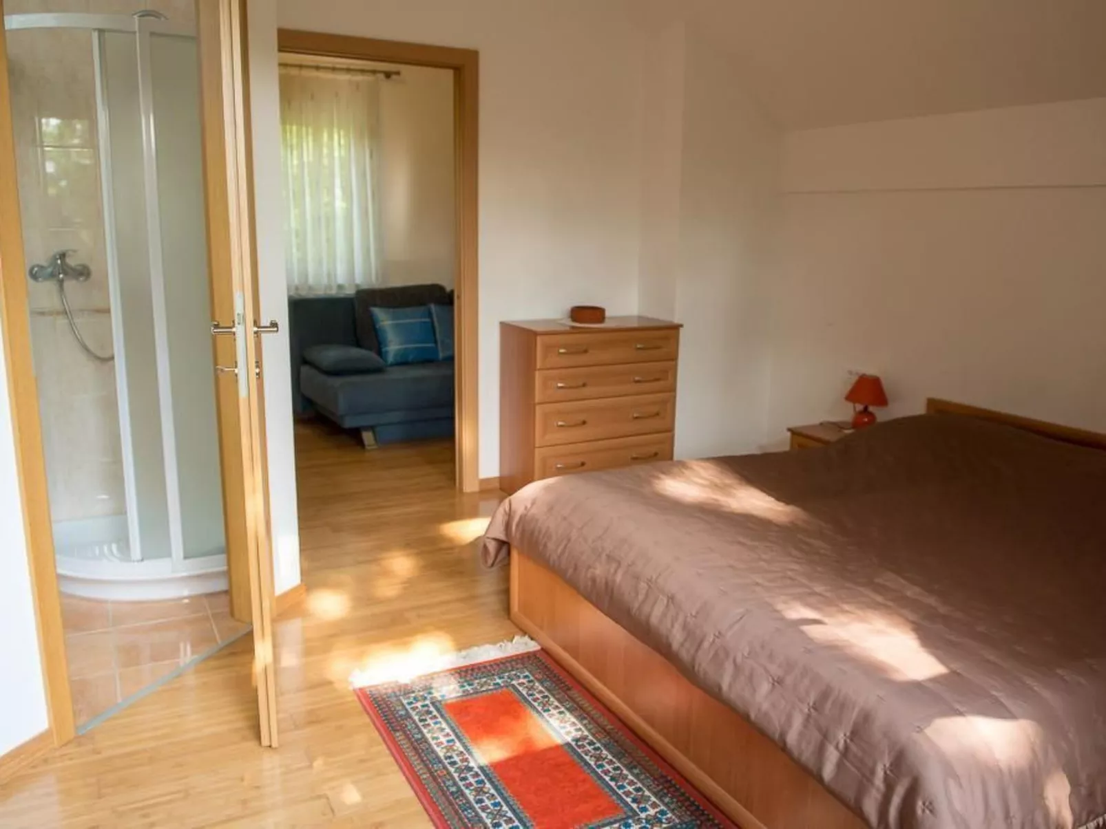 Kleines Haus am Rande des Waldes-Binnen