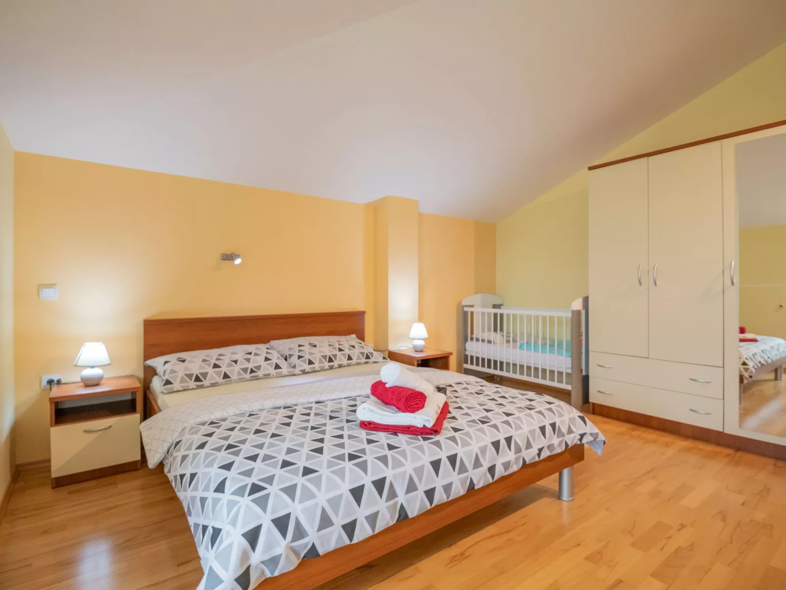 Villa "Mile" mit beheiztem Pool, Grill und Terrasse-Binnen