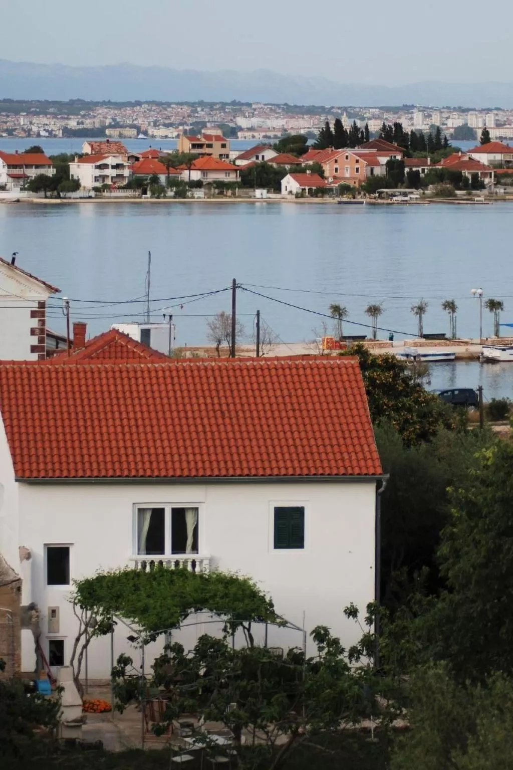 Rustikales Haus in Lukoran mit privatem Parkplatz-Buiten