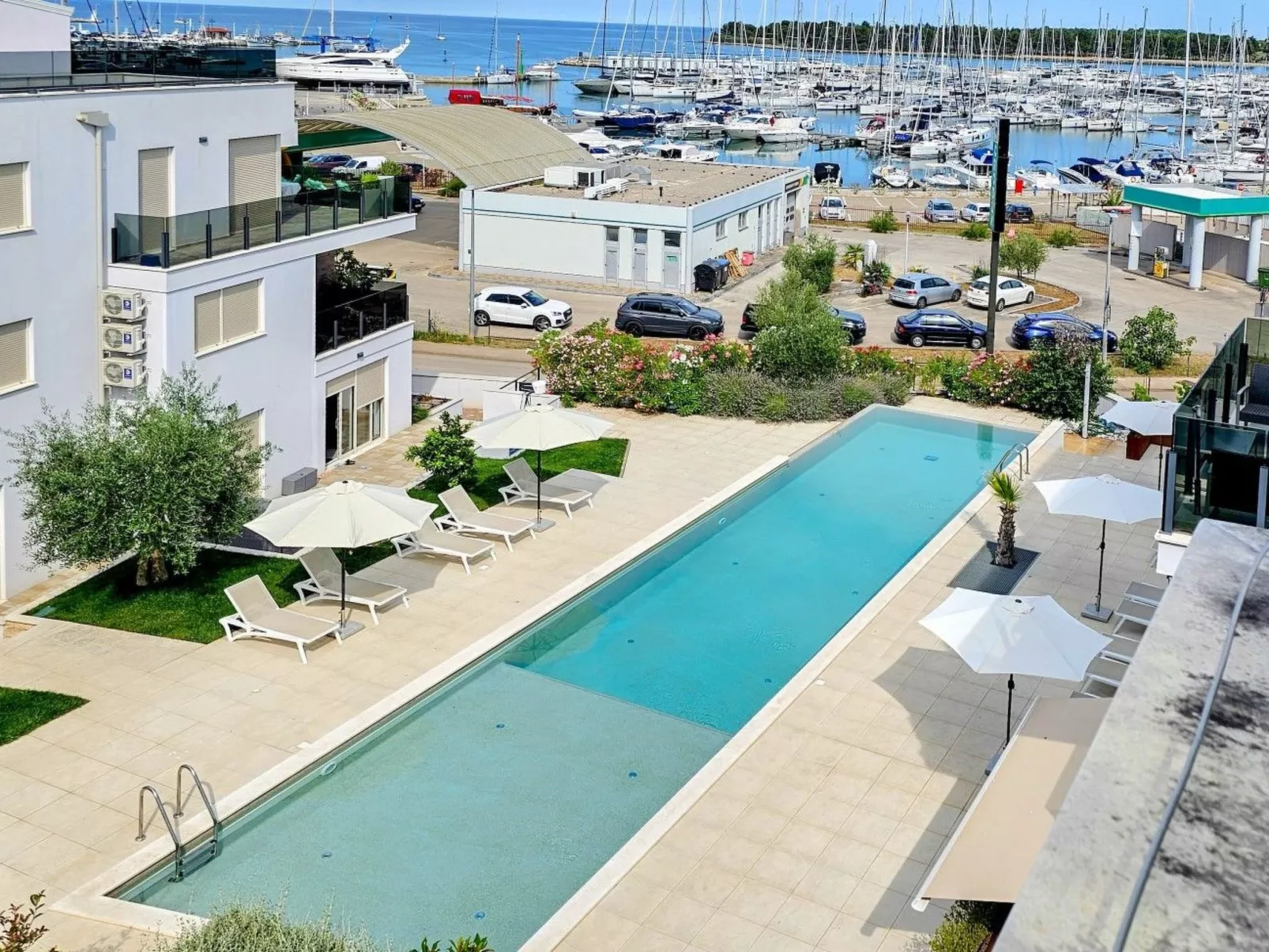 "Grüne Oase" mit Terrasse-Buiten