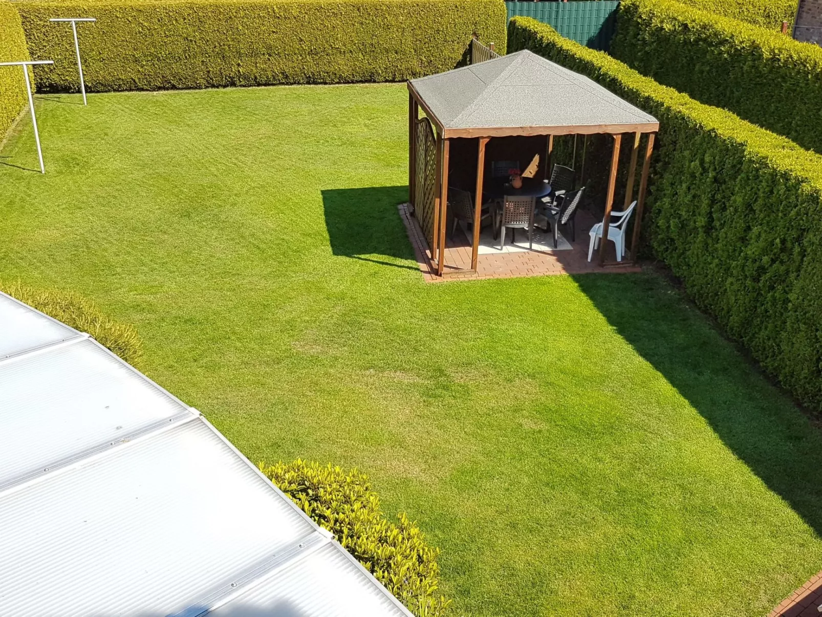 Ferienvilla mit Garten, Grill und Terrasse-Buiten