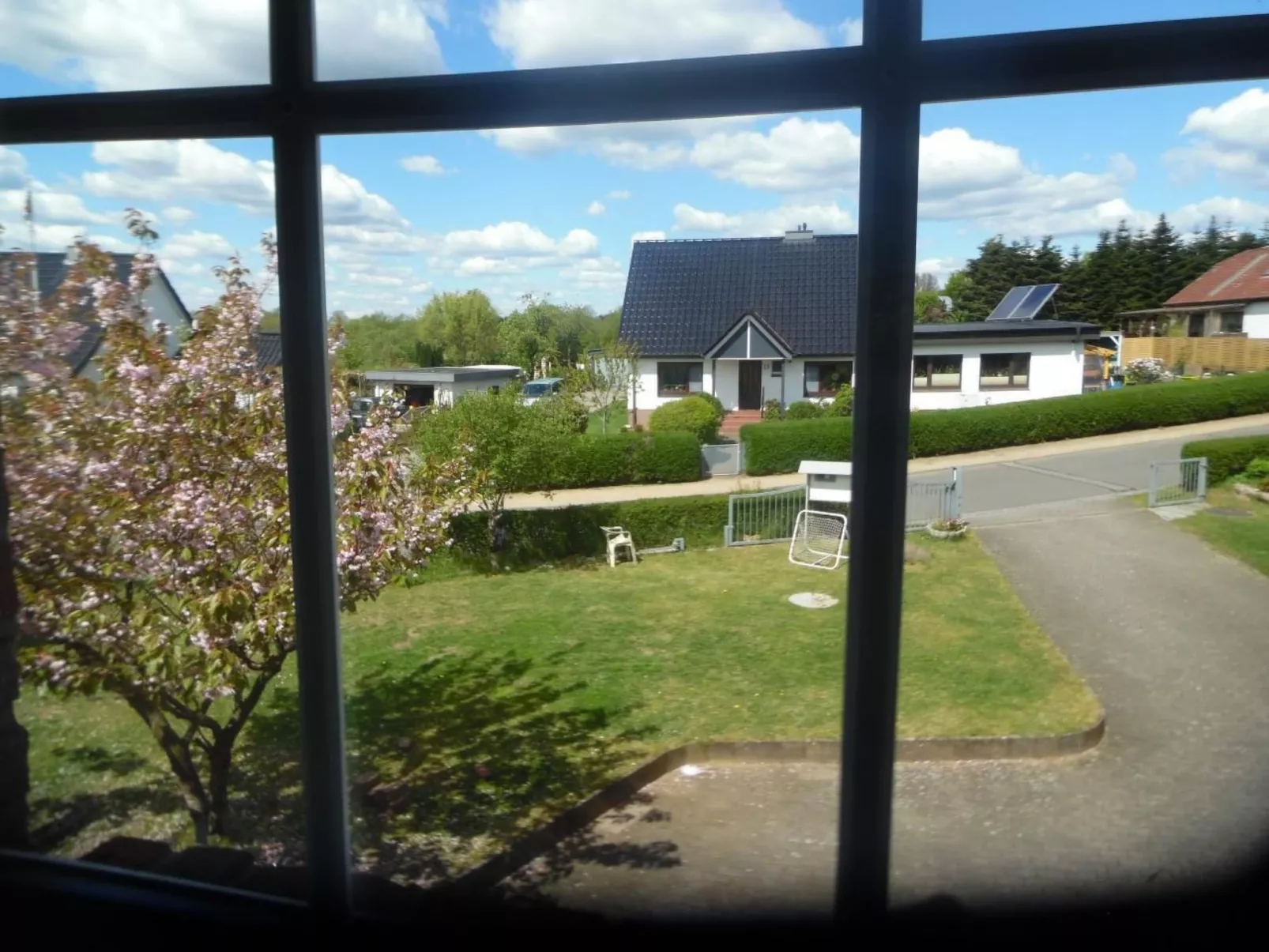 Mit Garten und Stellplatz-Buiten