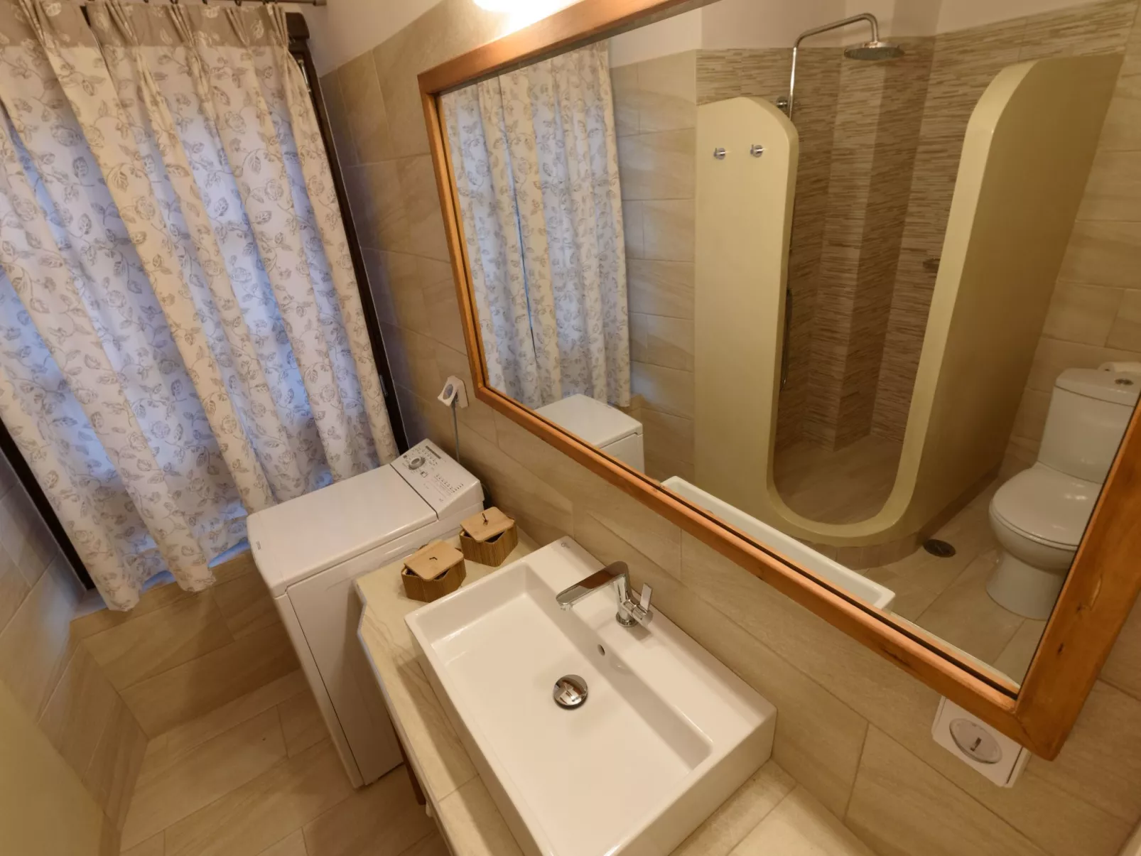 Mit Blick auf das Wasser-Binnen