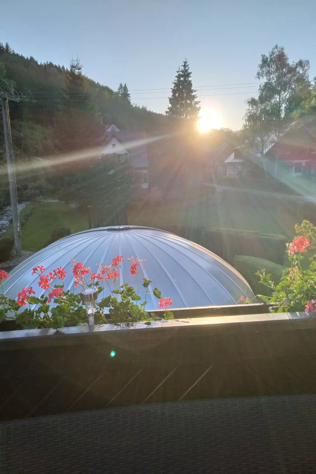 Mit solarbeheiztem Außenpool und Sauna-Buiten