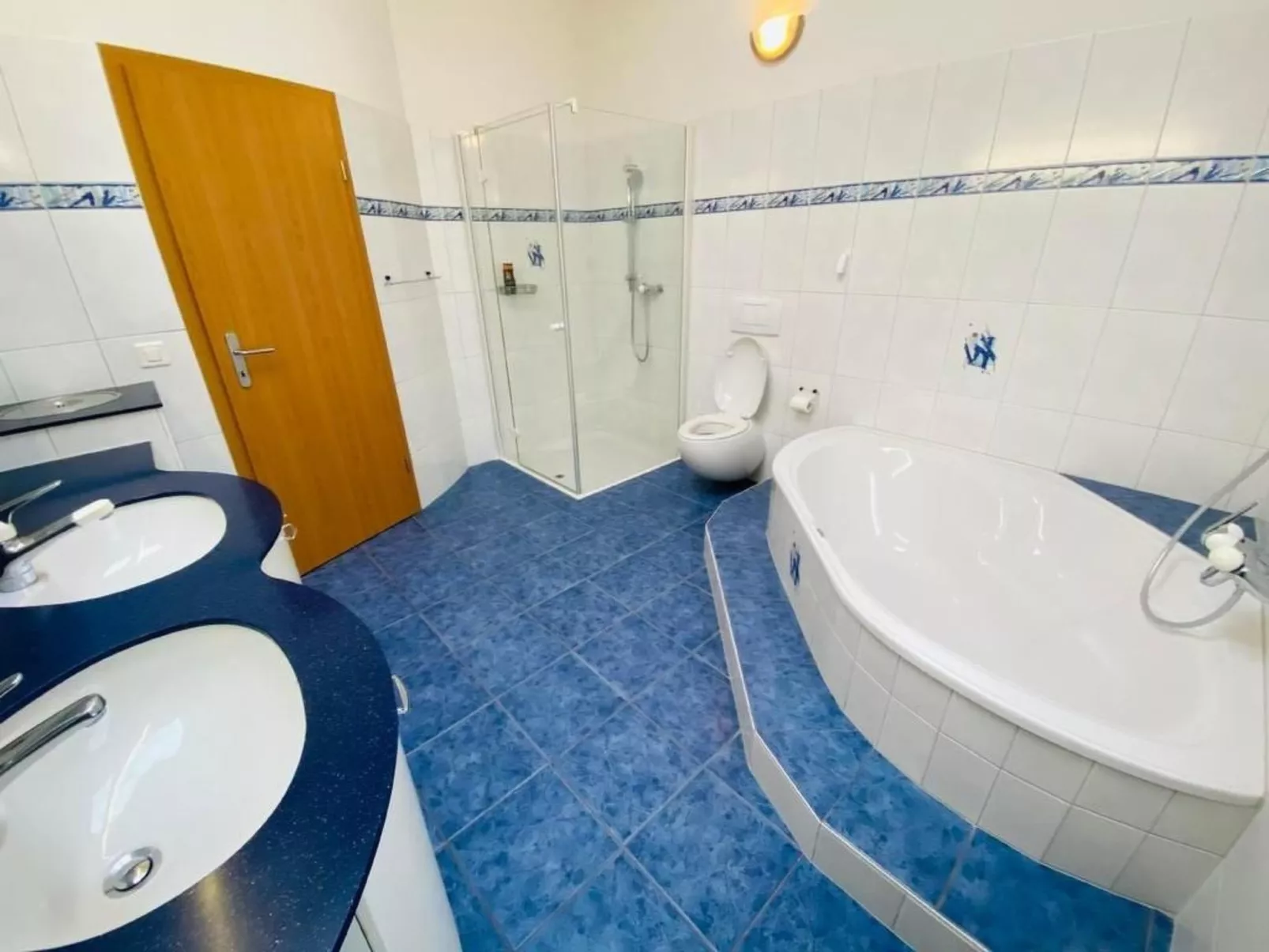 Leons Holiday Homes-Binnen