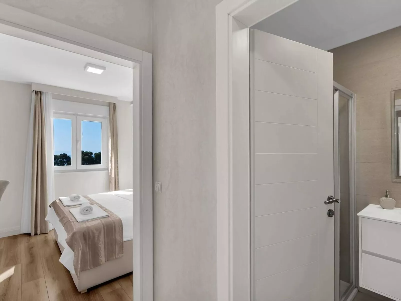 Apartment Hrvoje - nur 50m bis zum Meer-Binnen