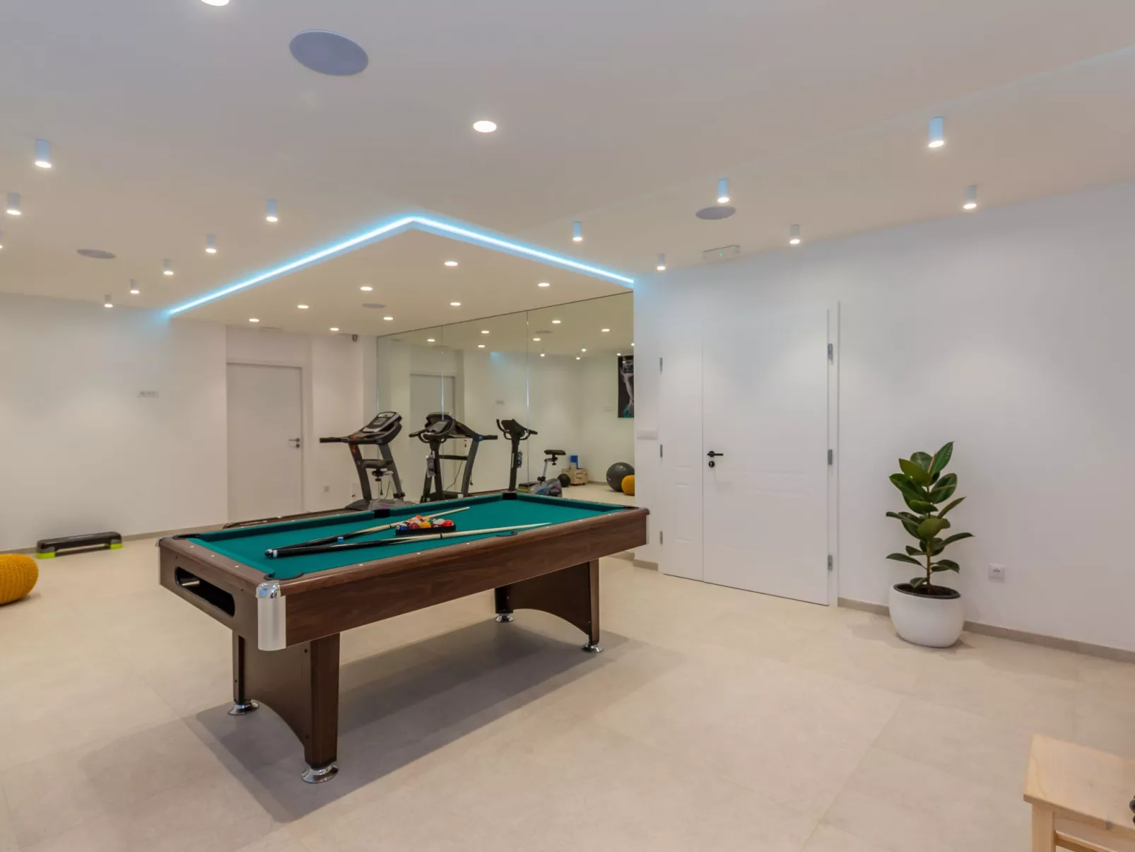 In Dugopolje mit Privatem Pool-Binnen