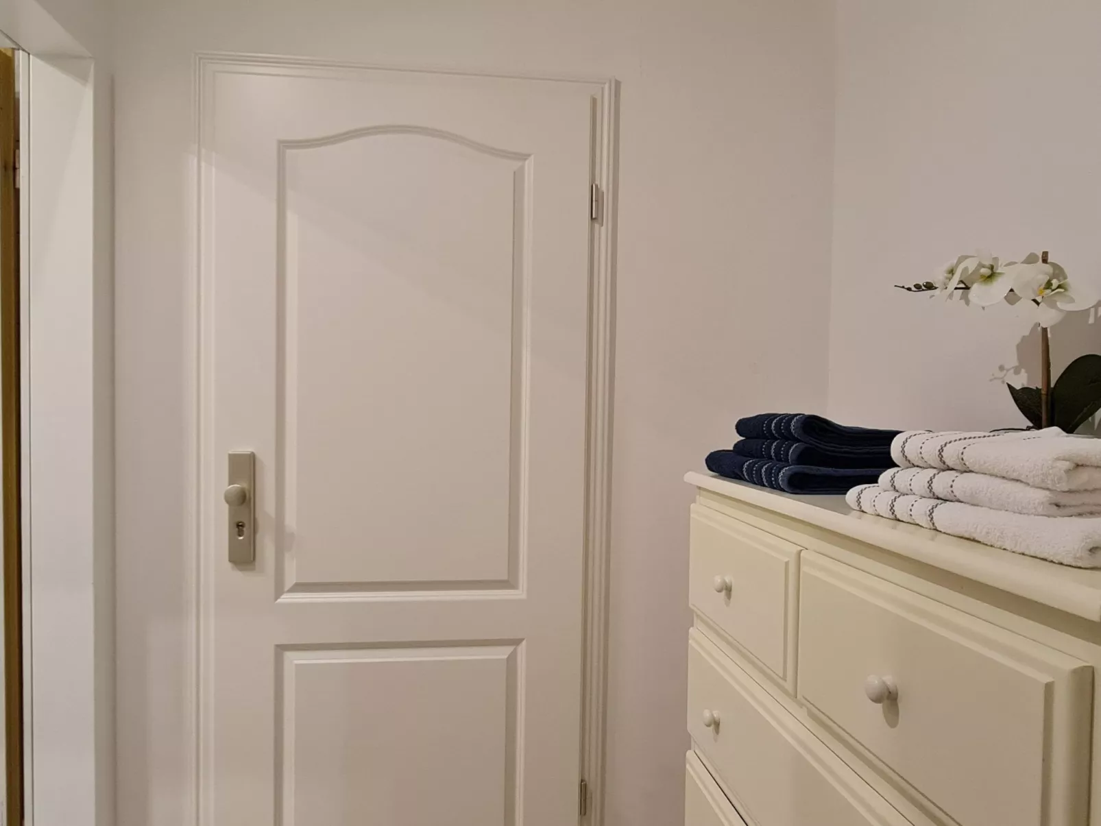 Dreibettzimmer mit Lounge-Terrasse und Garten - Binnen