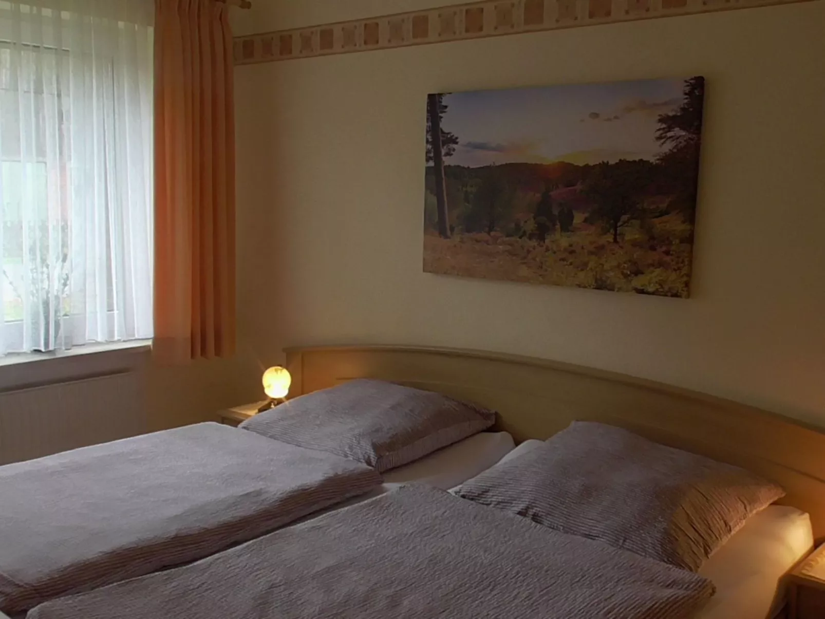 Mit überdachter Terrasse und Carport-Binnen