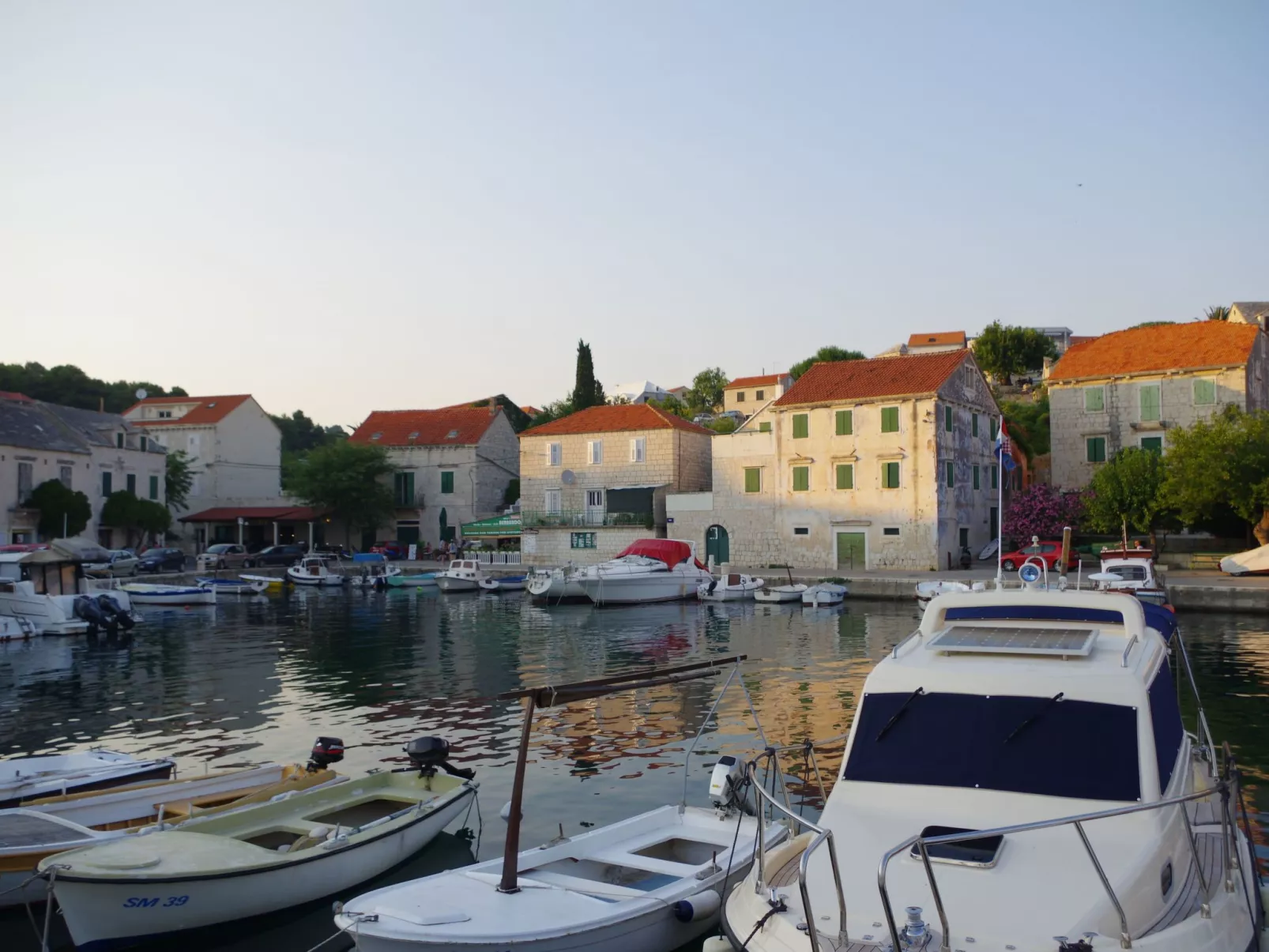 Schönes Ferienhaus mit privatem Pool-Buiten