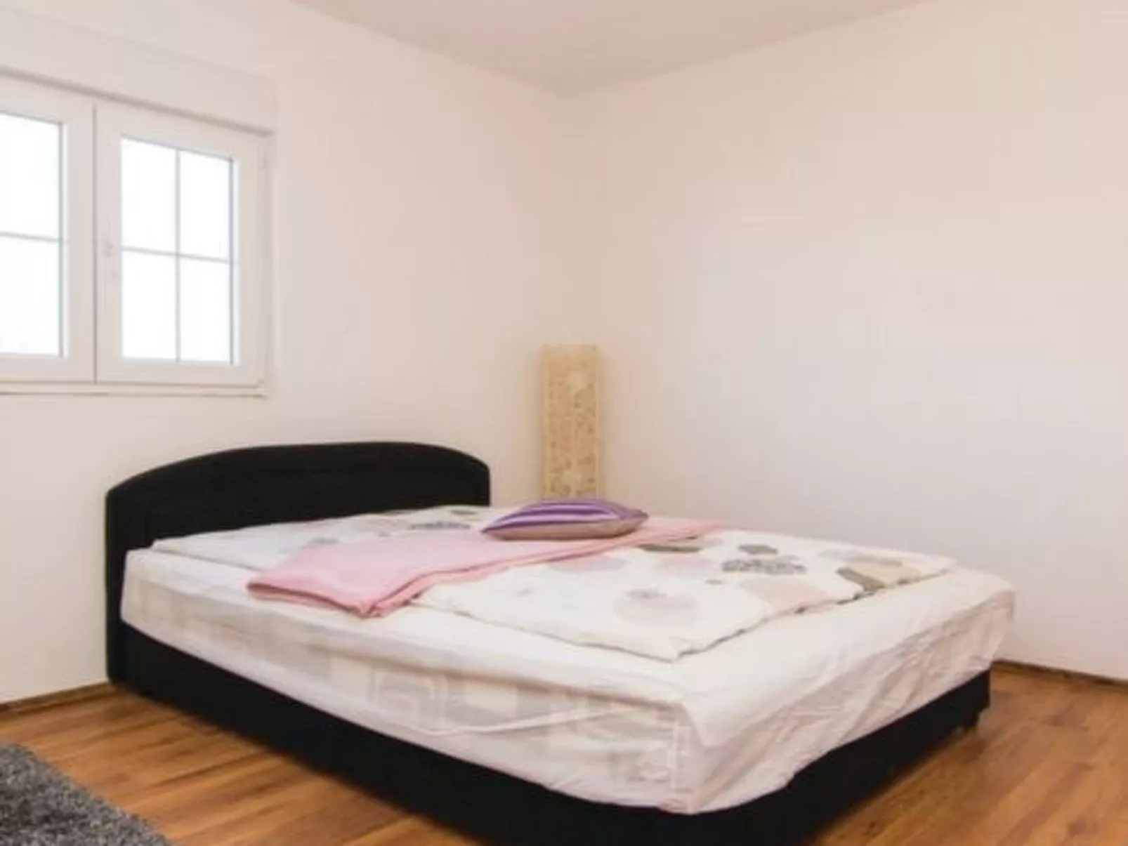 Laura mit Pool-Binnen