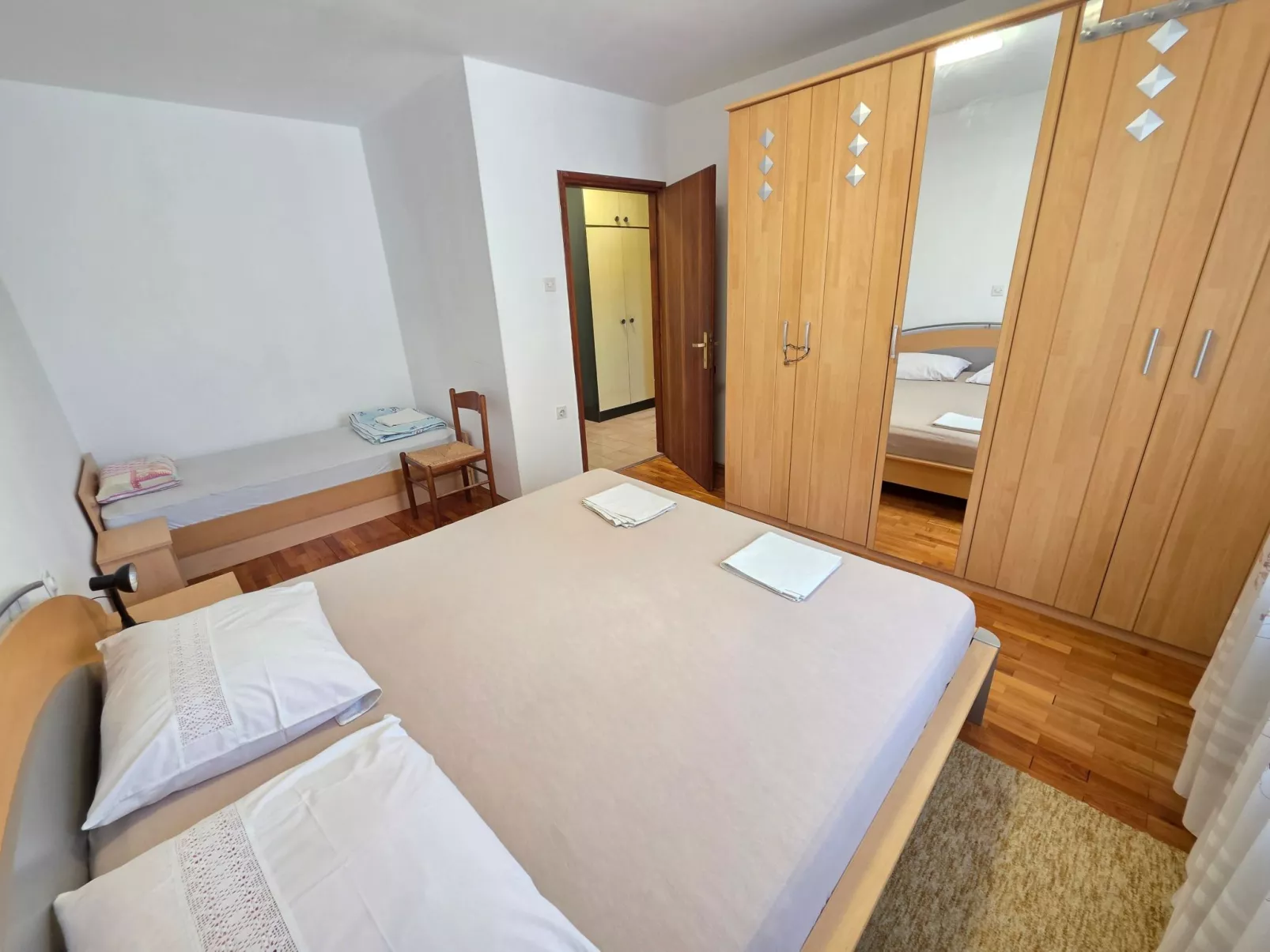 Wohnung im Erdgeschoss mit Terrasse und Grill-Binnen