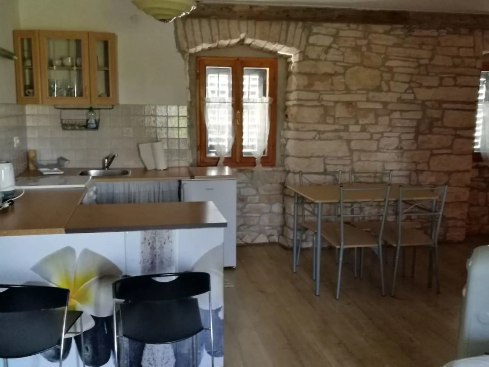 "Eti and Mia" mit Pool-Image-tags.info