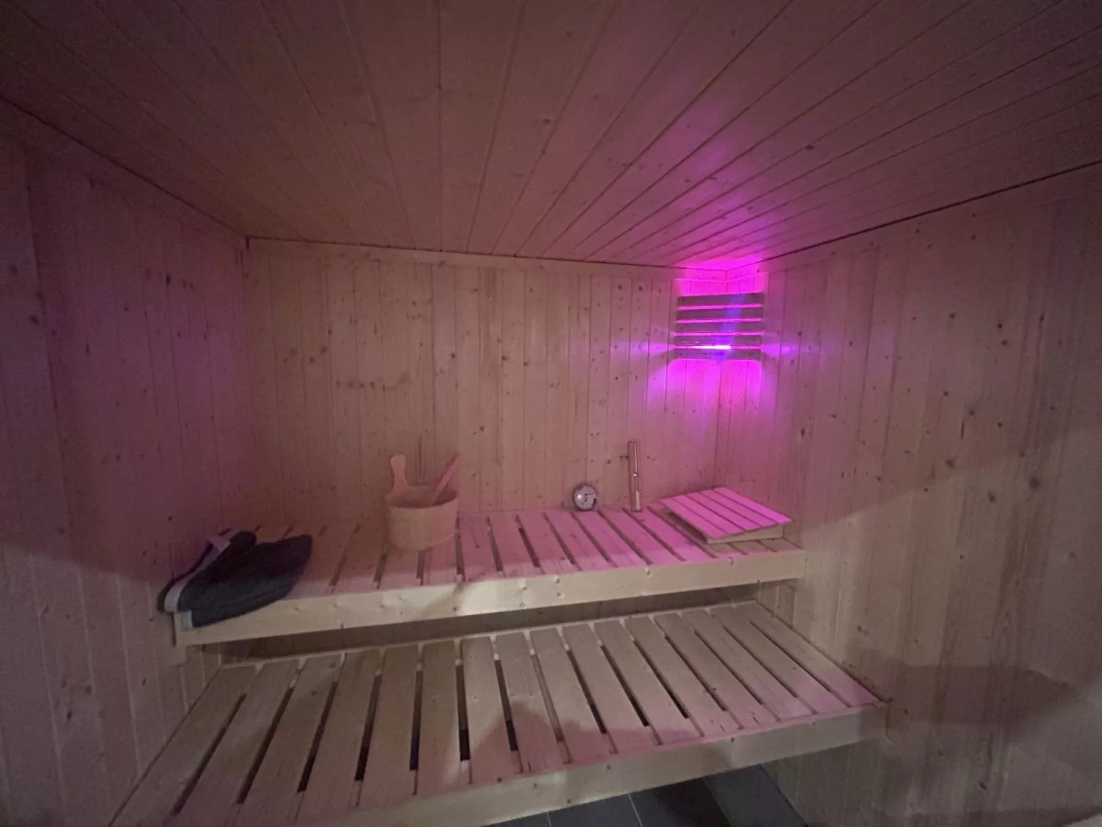 Renoviertes Haus in Husen mit Terrasse und Sauna-Binnen