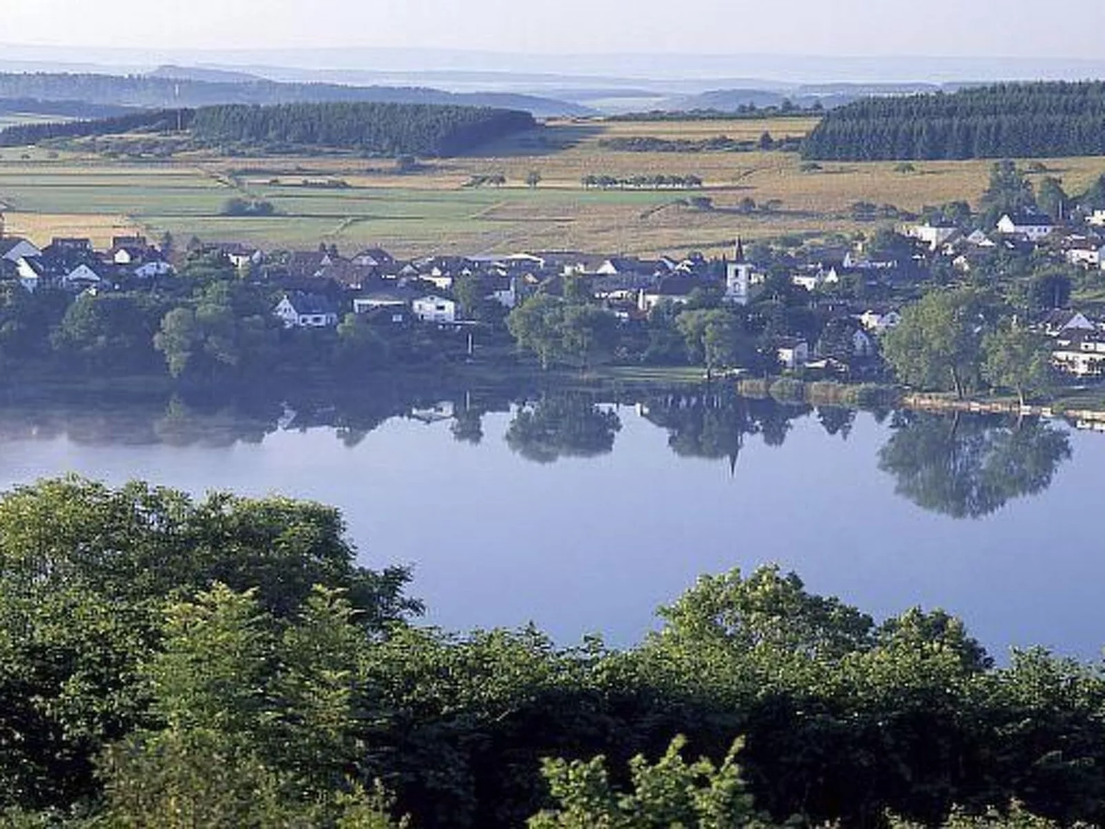Appartement in Schalkenmehren mit Schönem Balkon-Buiten