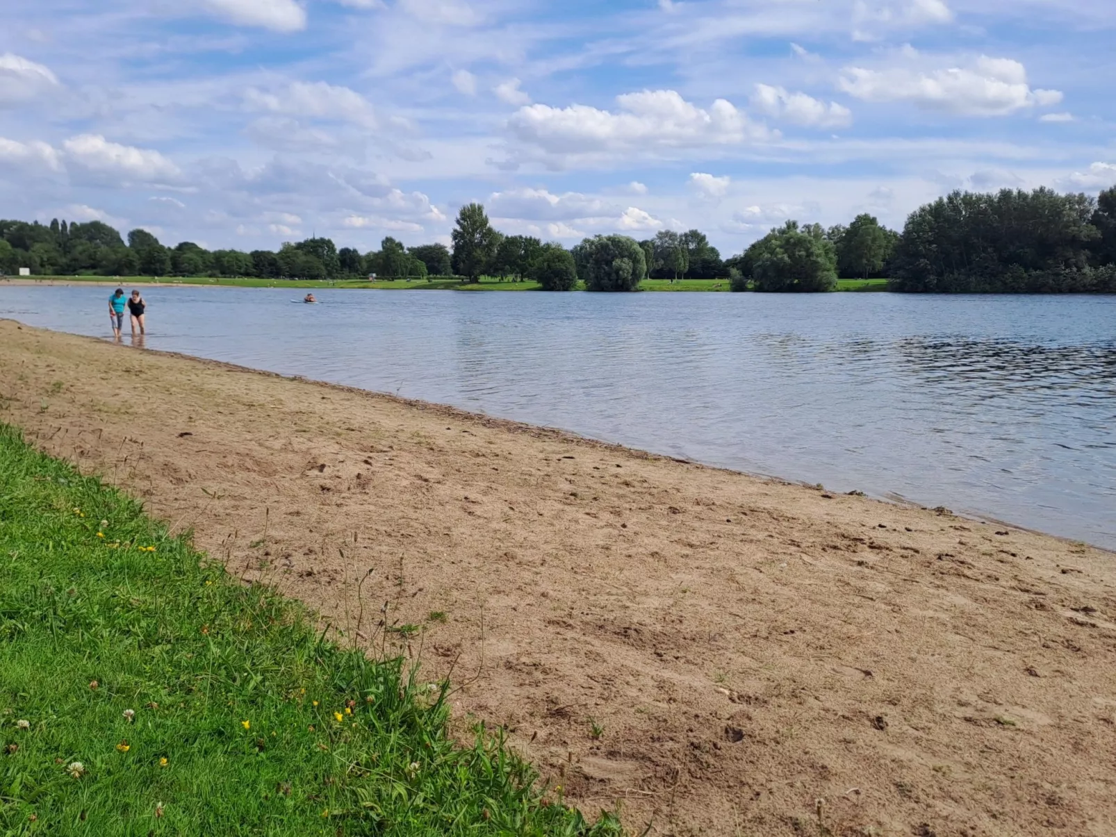 Appartement mit Balkon-Buiten