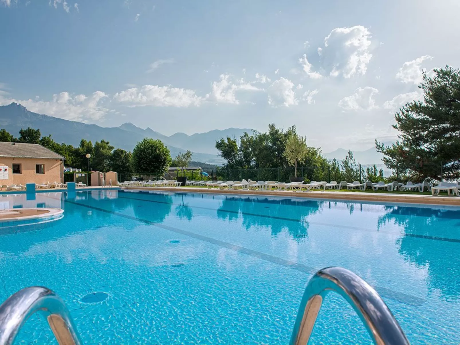 Mit Blick auf das Wasser-Buiten