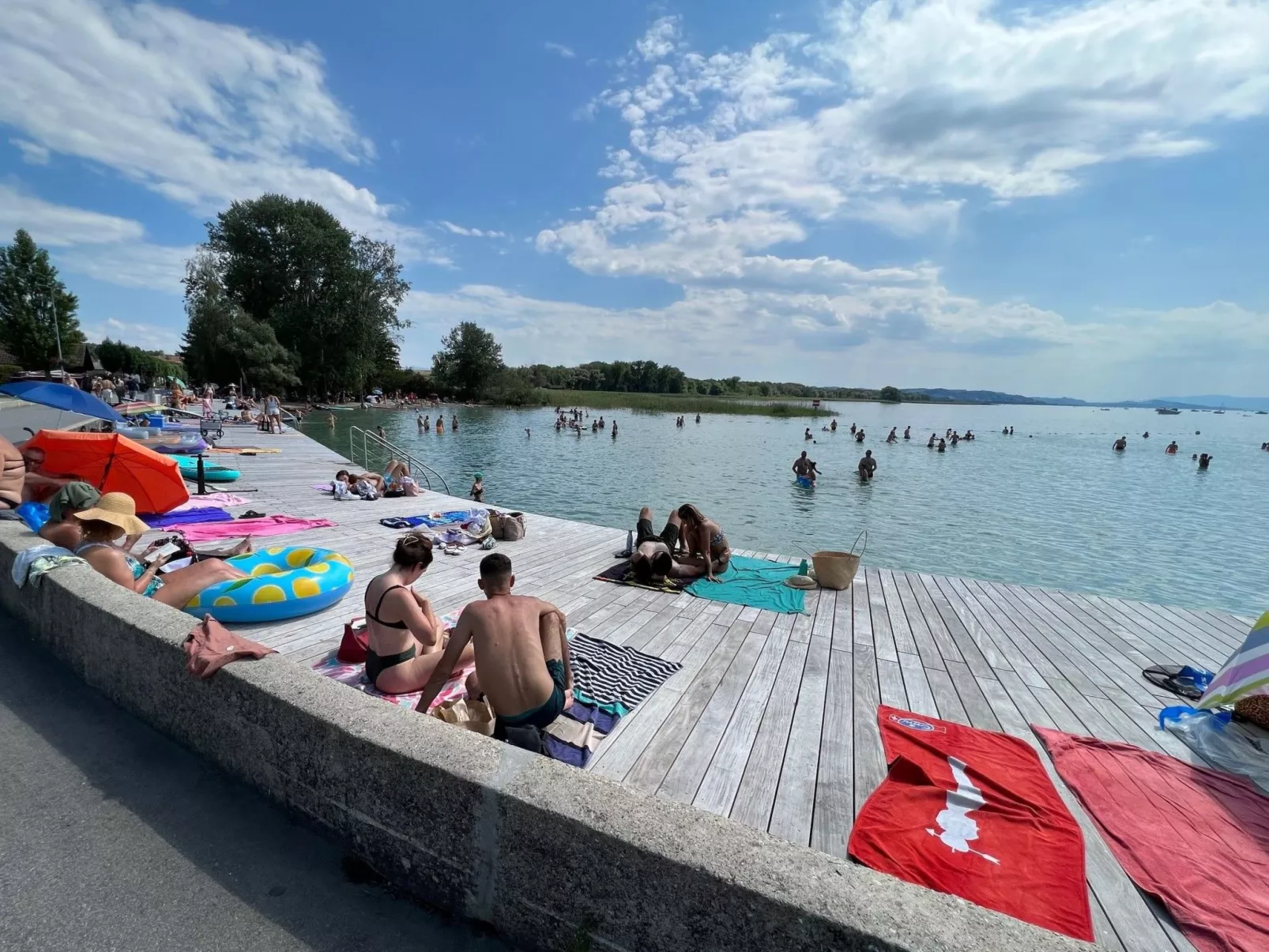 Chalet in der Nähe des Sees 3 Minuten zu Fuß entfernt-Buiten
