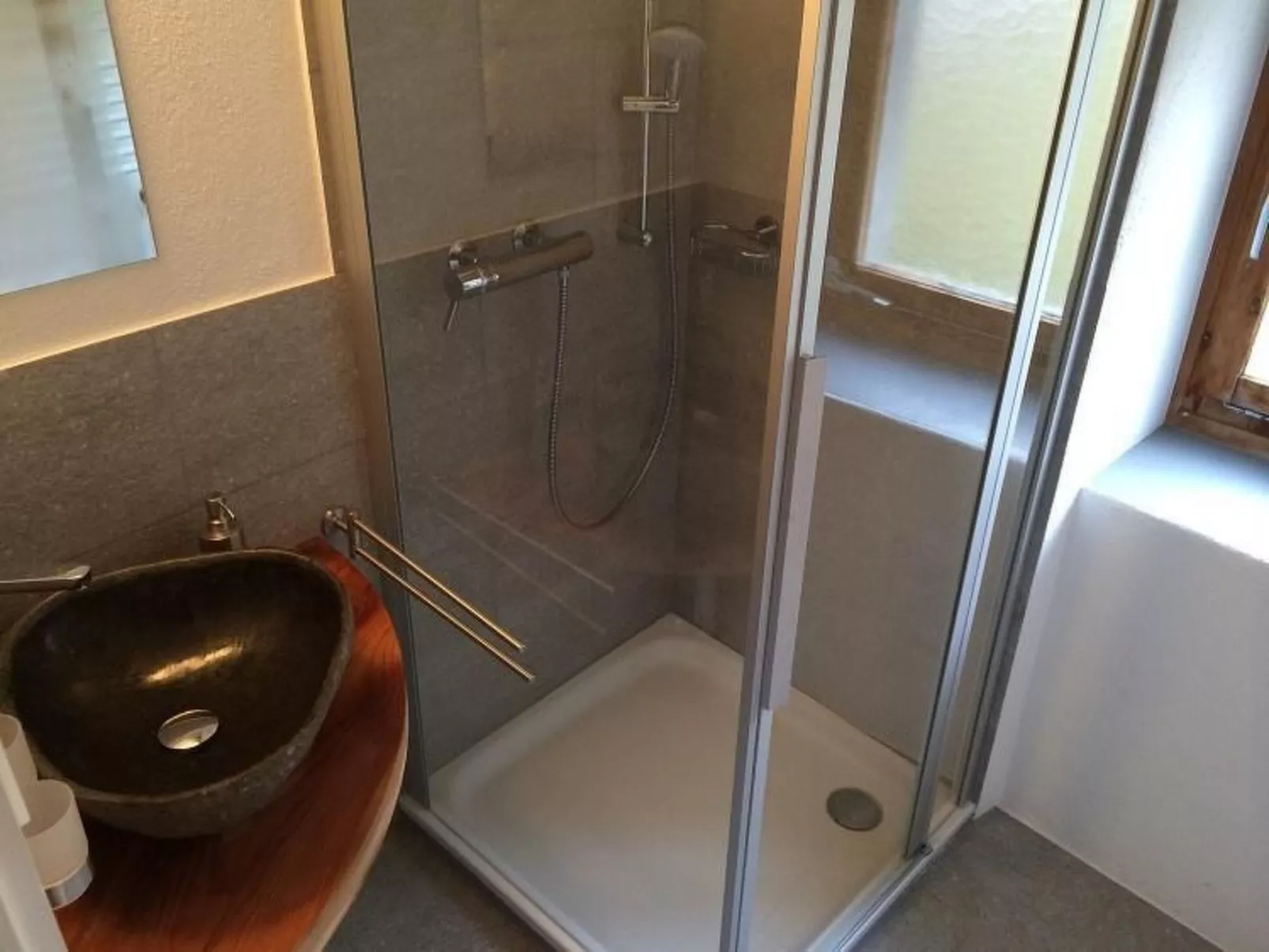 Maiensäss 5.5 Zi sonnig und rustikal-Binnen