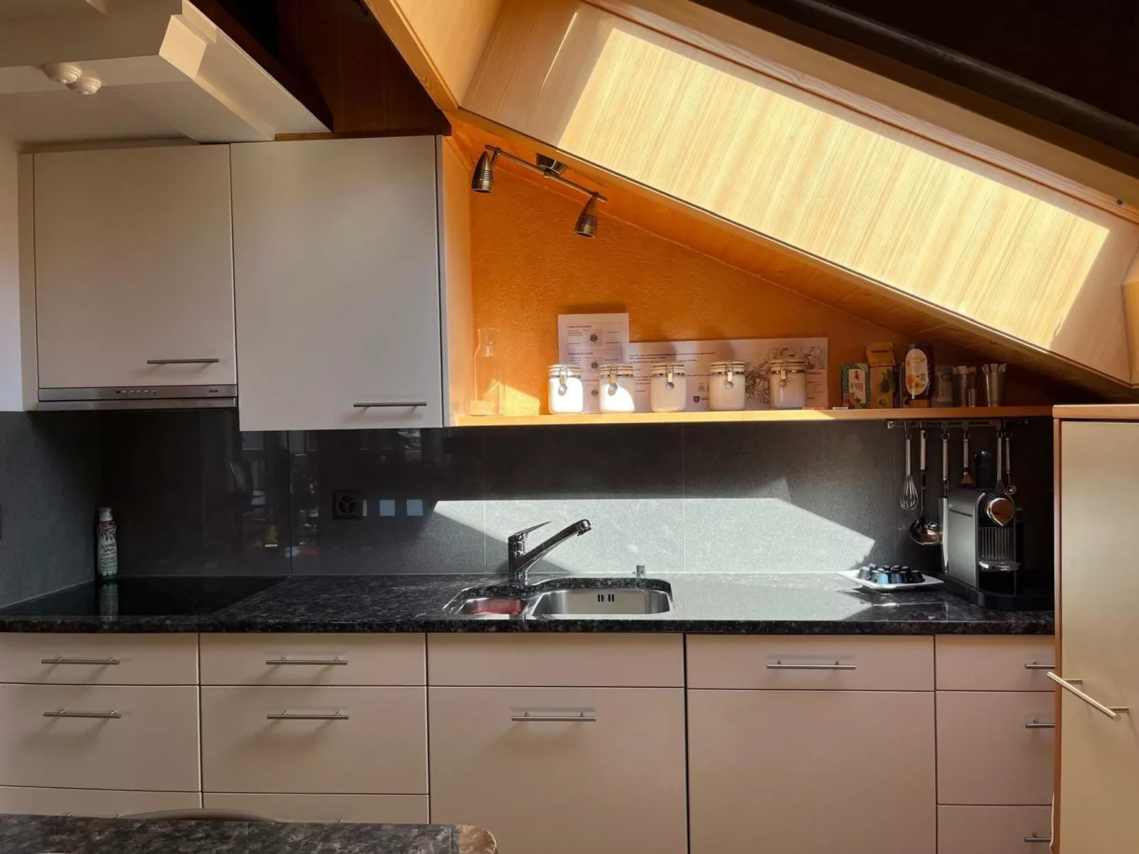 Helle und moderne Dachwohnung-Binnen